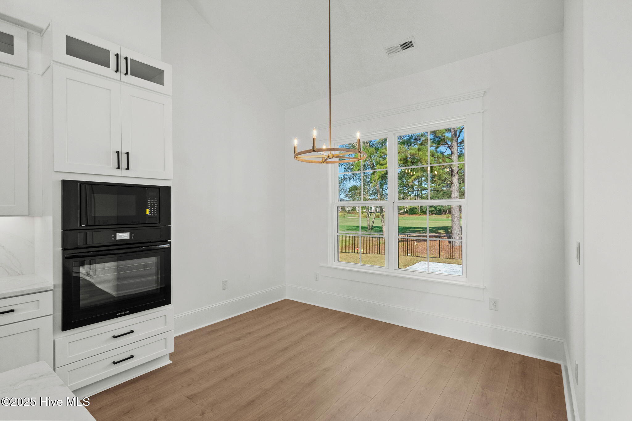 100535498 | Photo 28