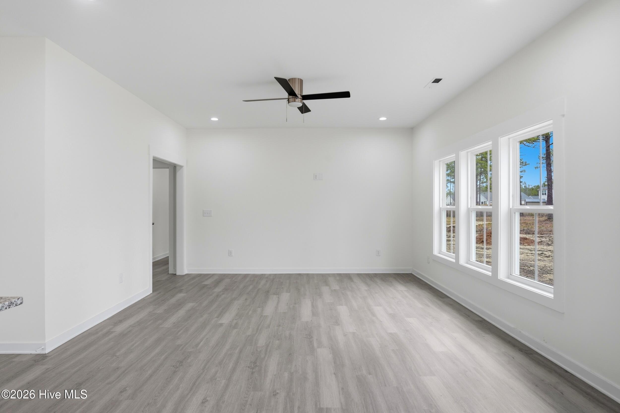 100558346 | Photo 13