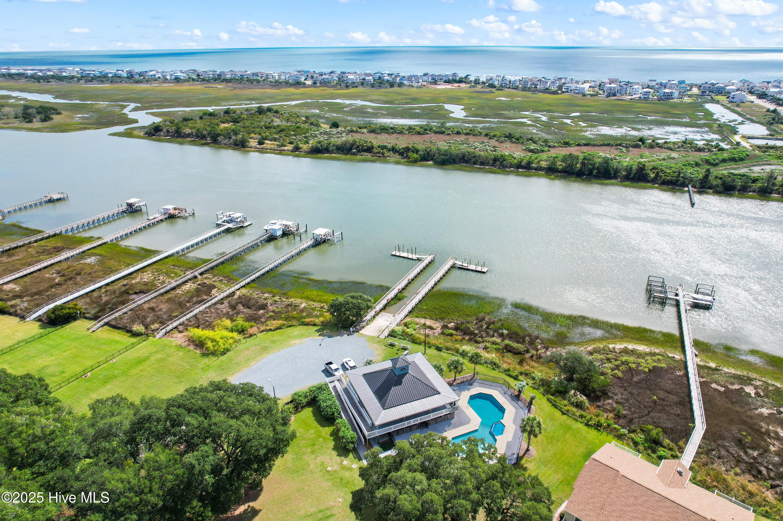 100537451 | Photo 36