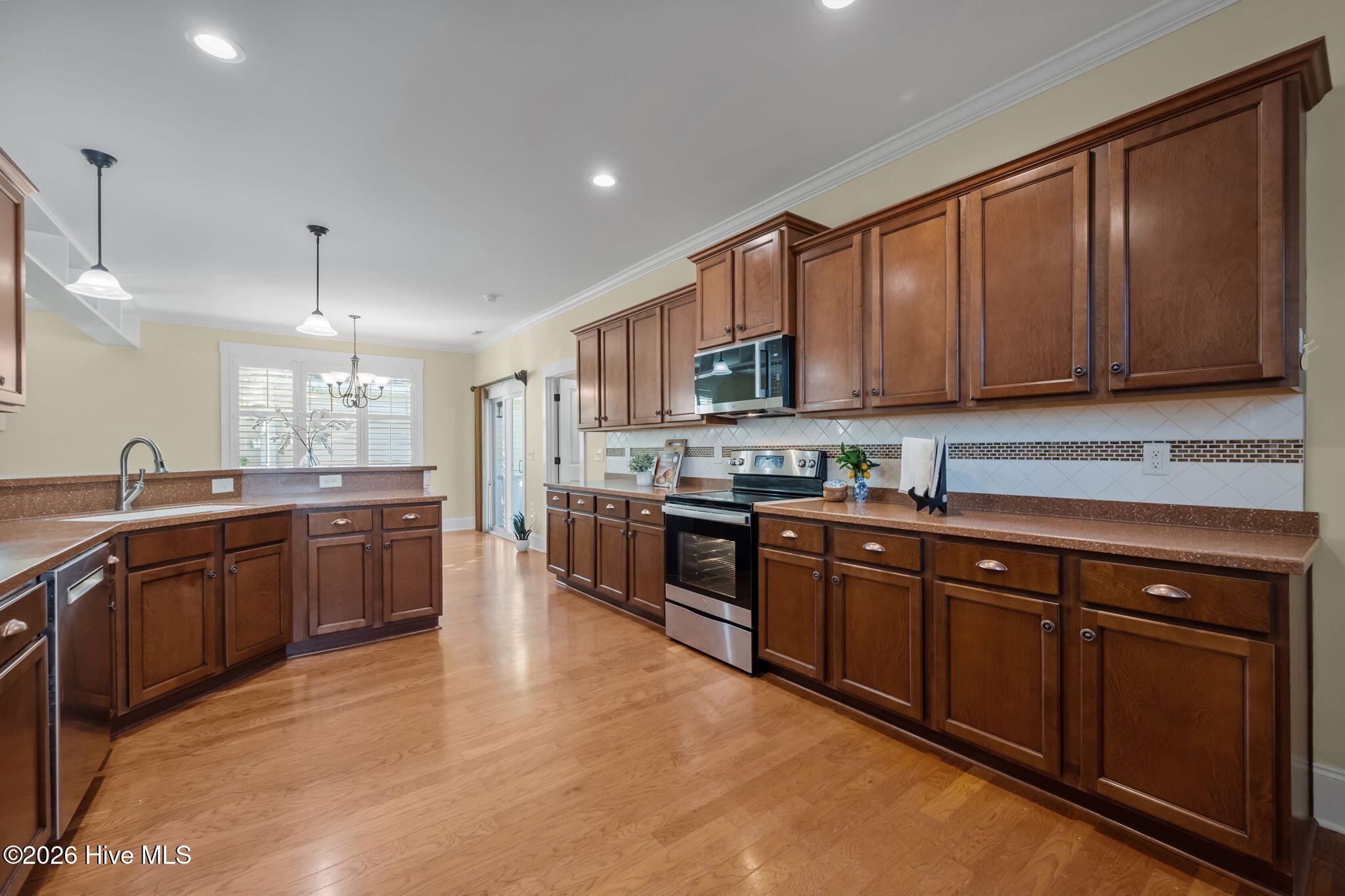 100569497 | Photo 19