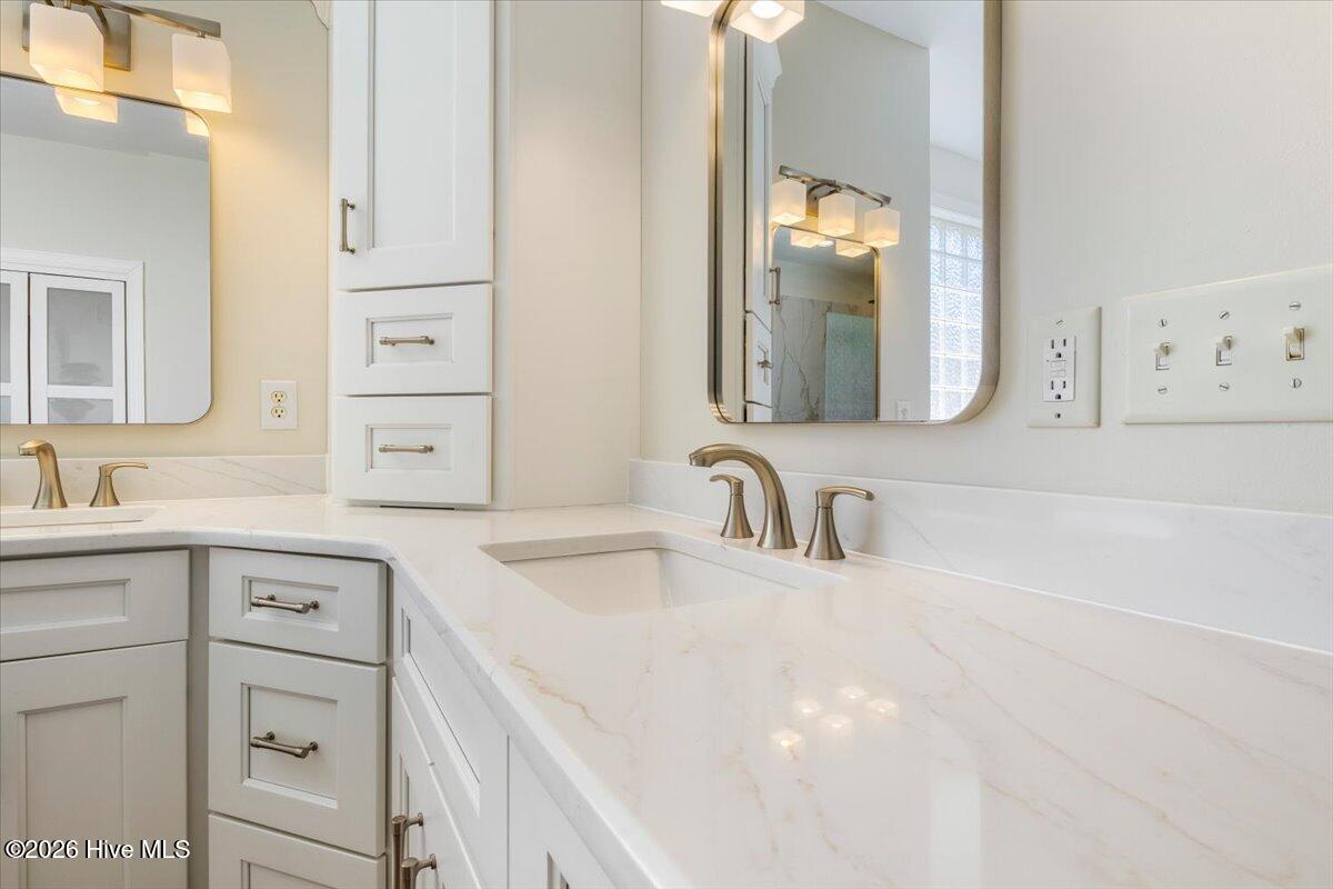 100567087 | Photo 47