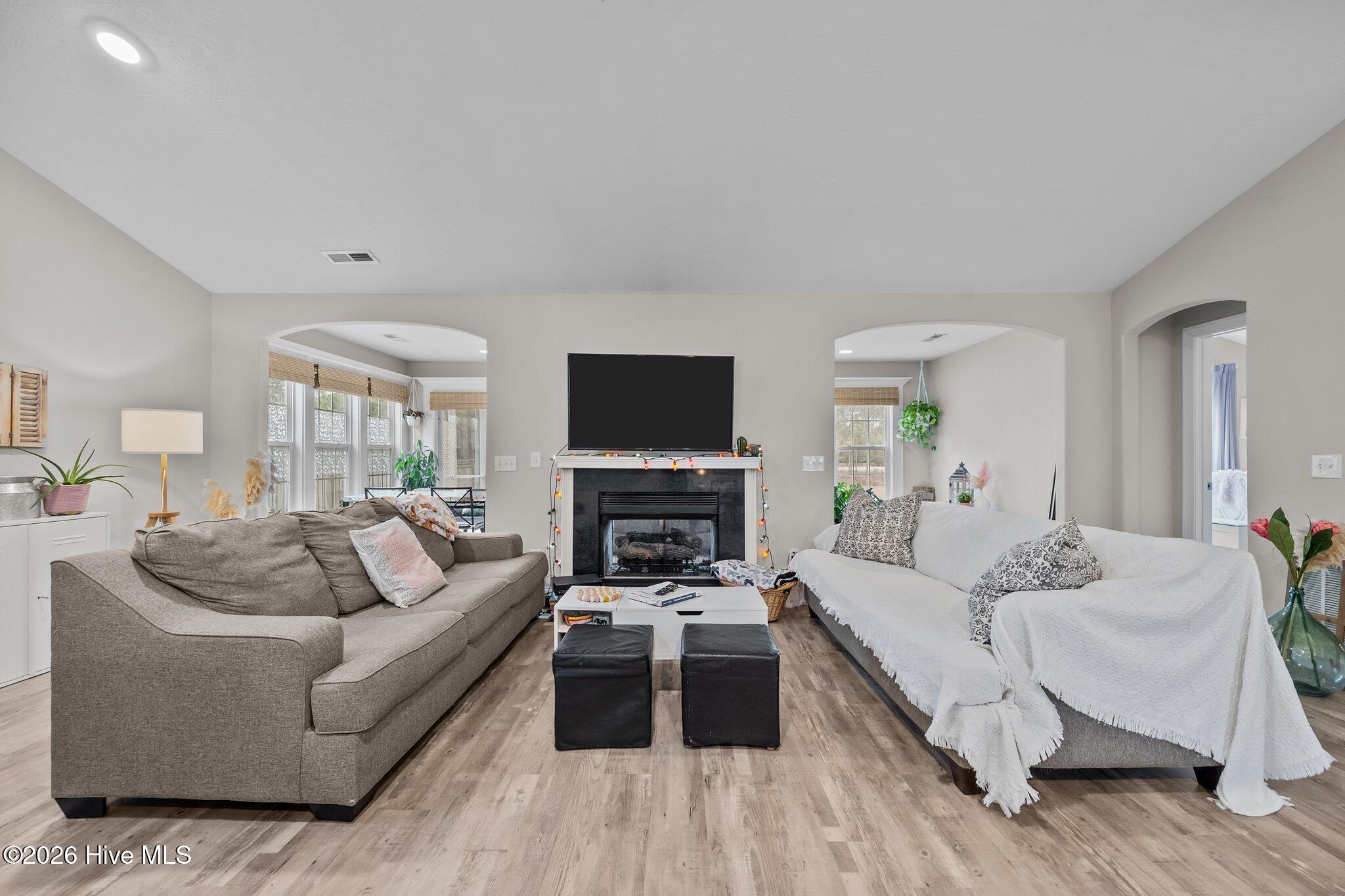 100566120 | Photo 15