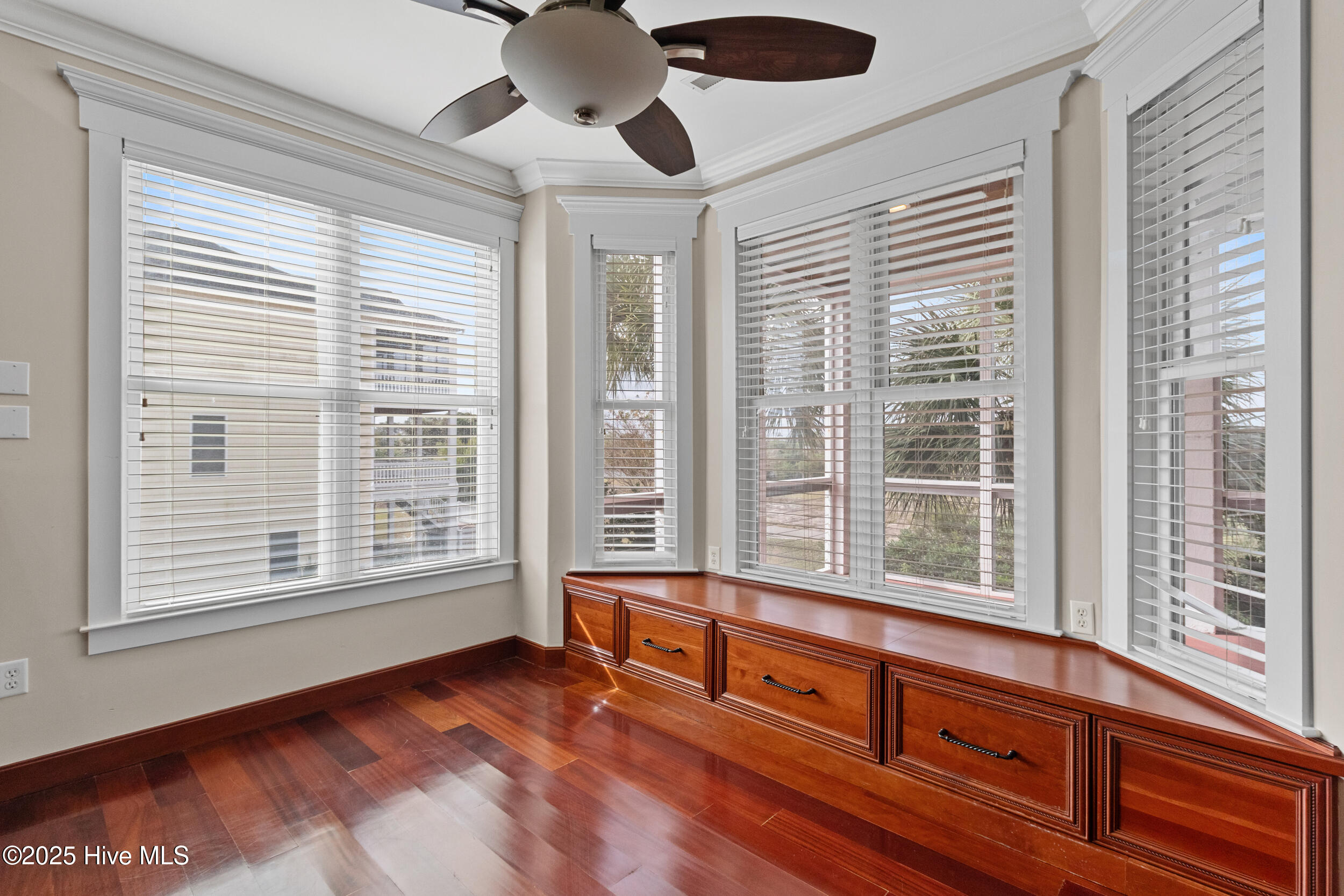 100538767 | Photo 16