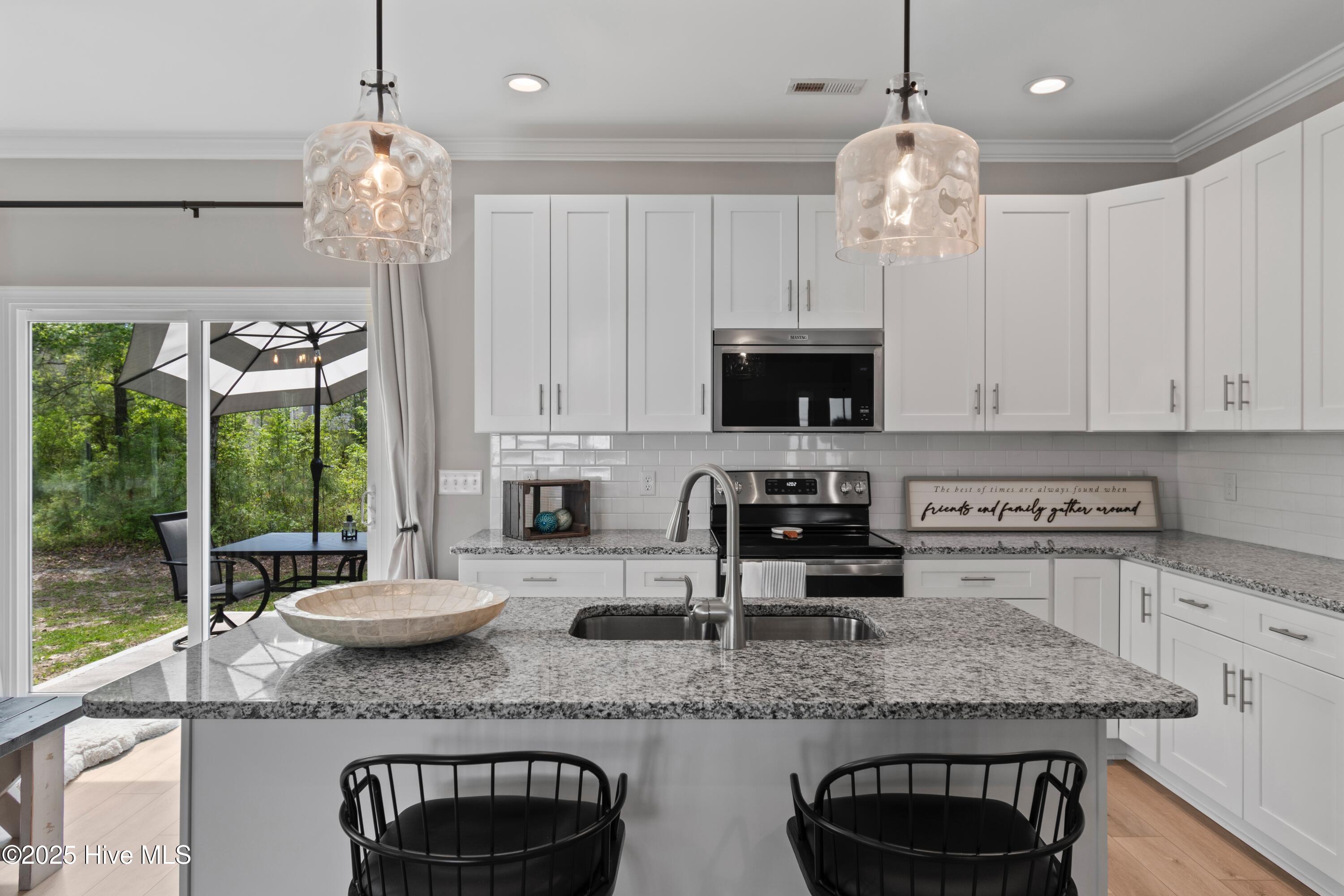 100530702 | Photo 11