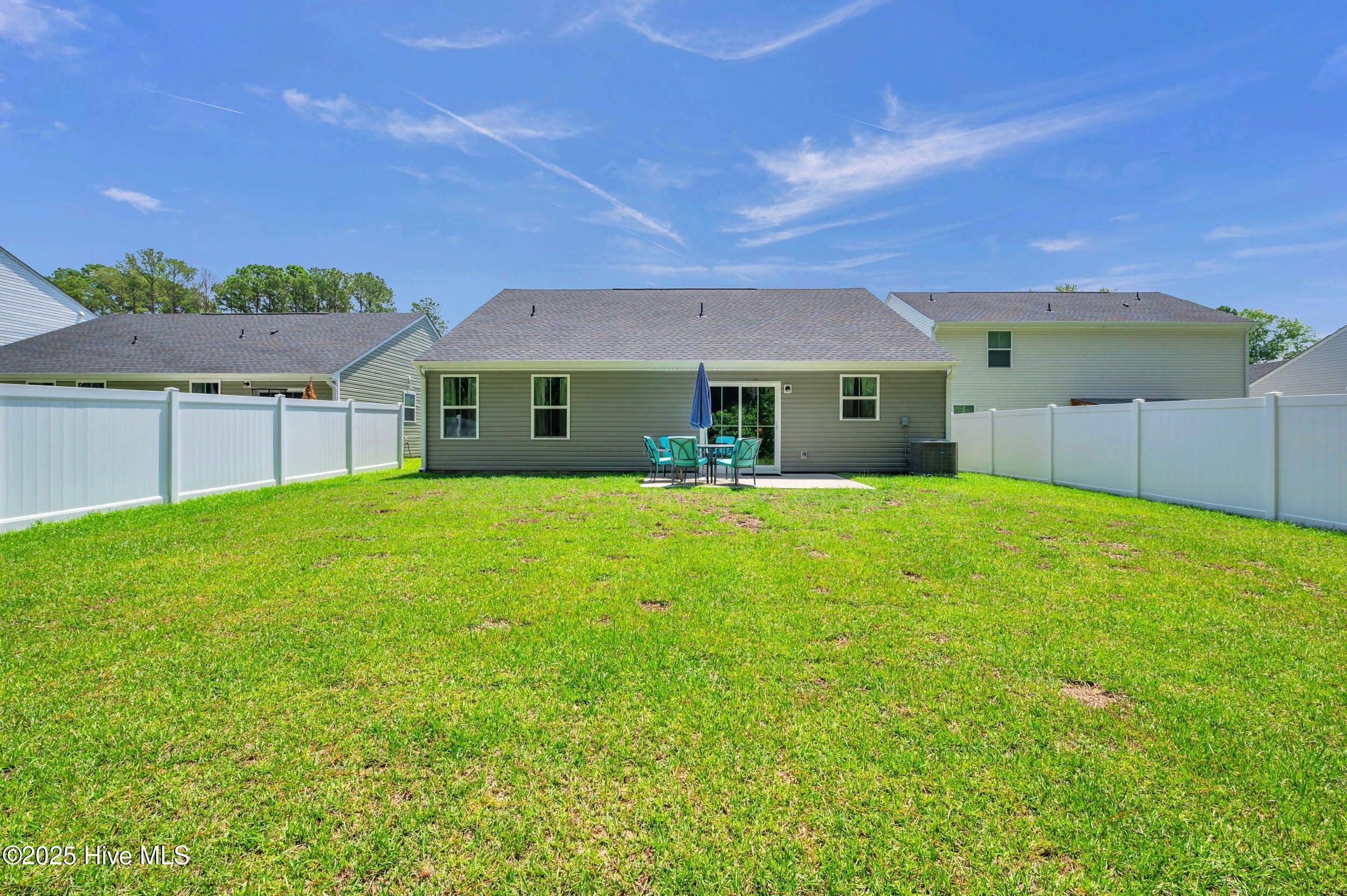 100570488 | Photo 24