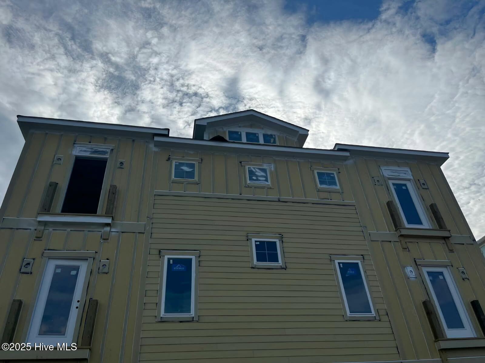 100525710 | Photo 11