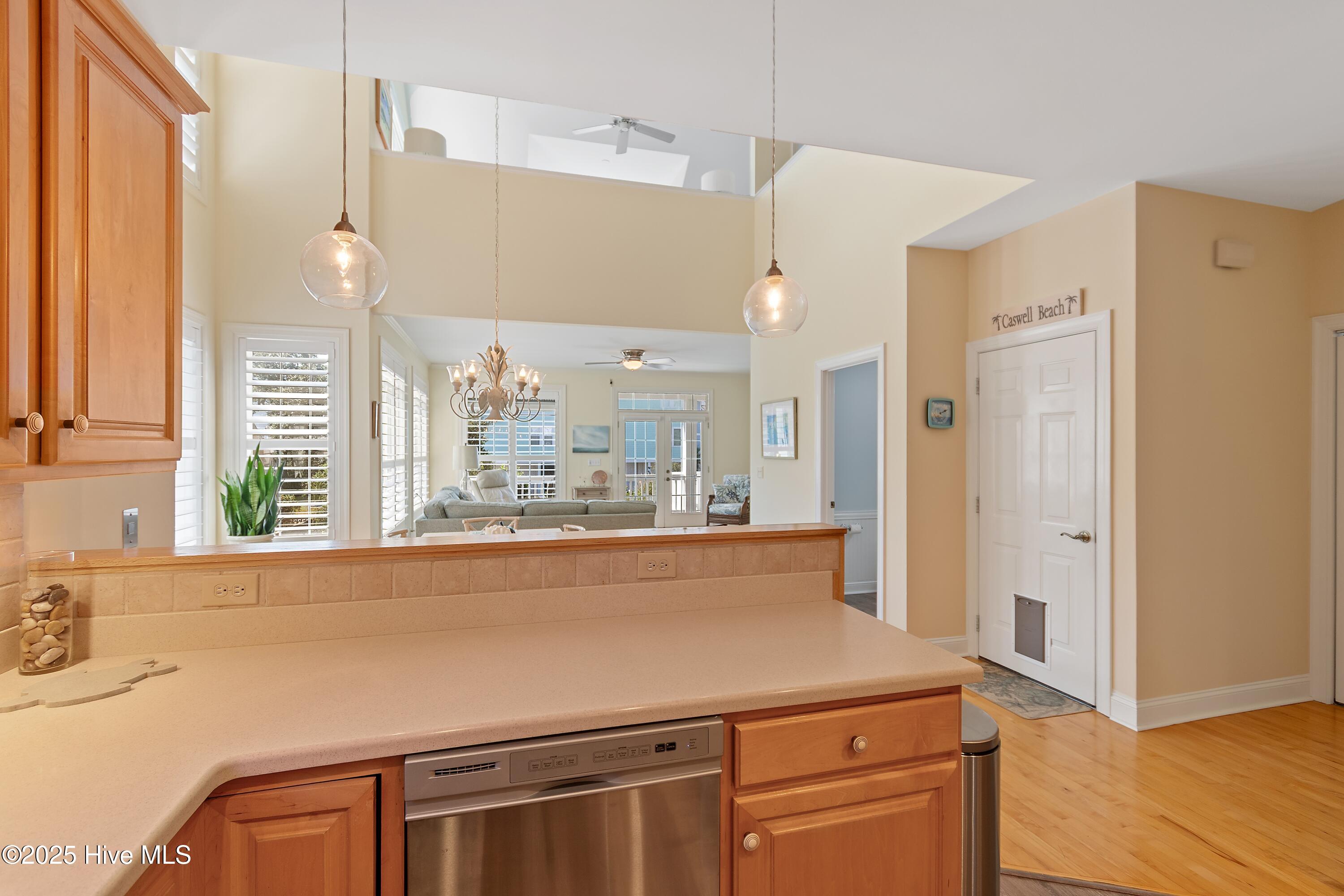 100533940 | Photo 24