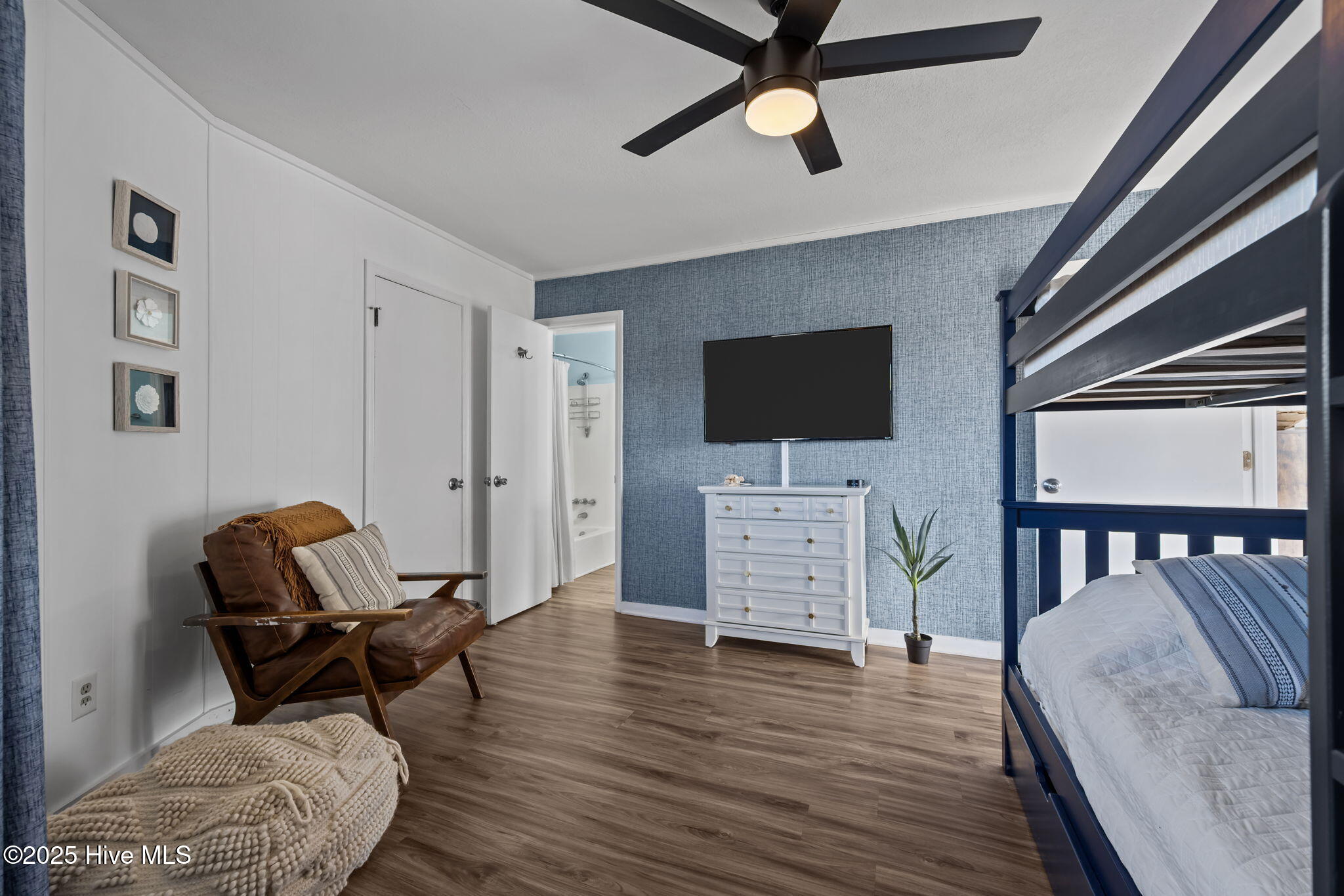 100543608 | Photo 23