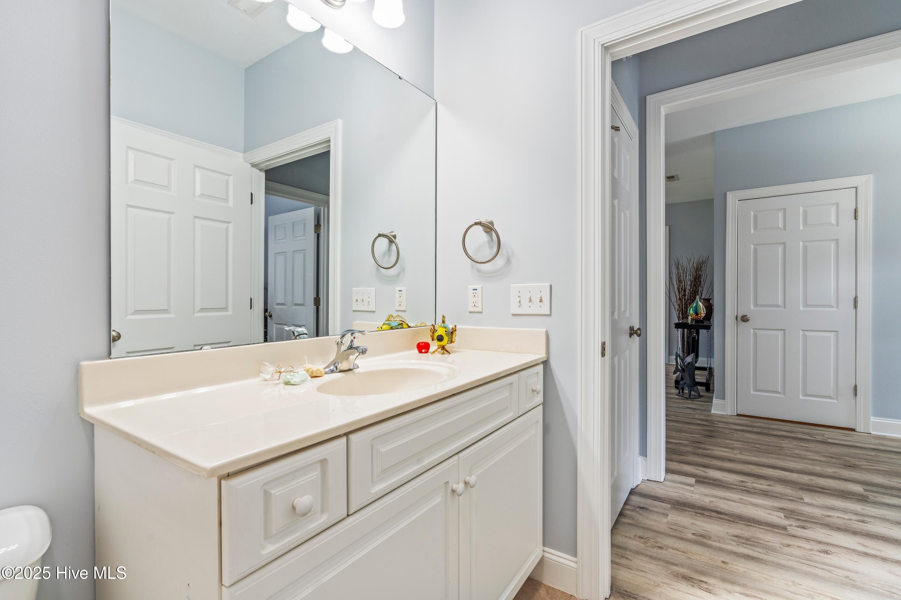 100541104 | Photo 27