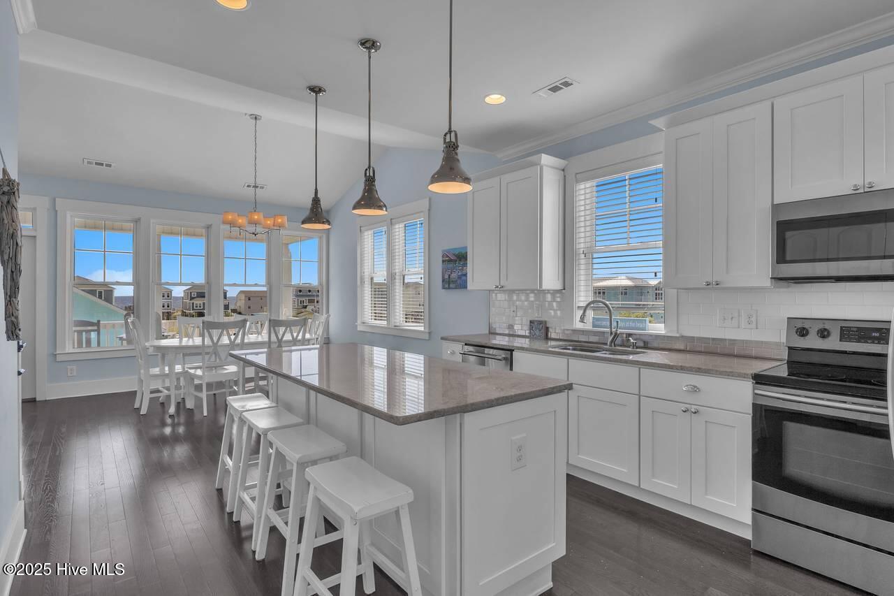 100543948 | Photo 14