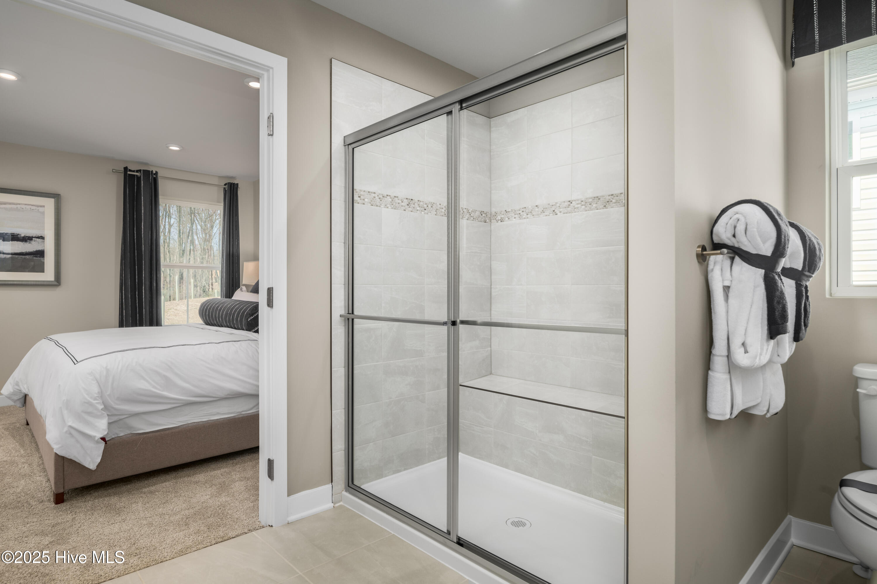 100548227 | Photo 17