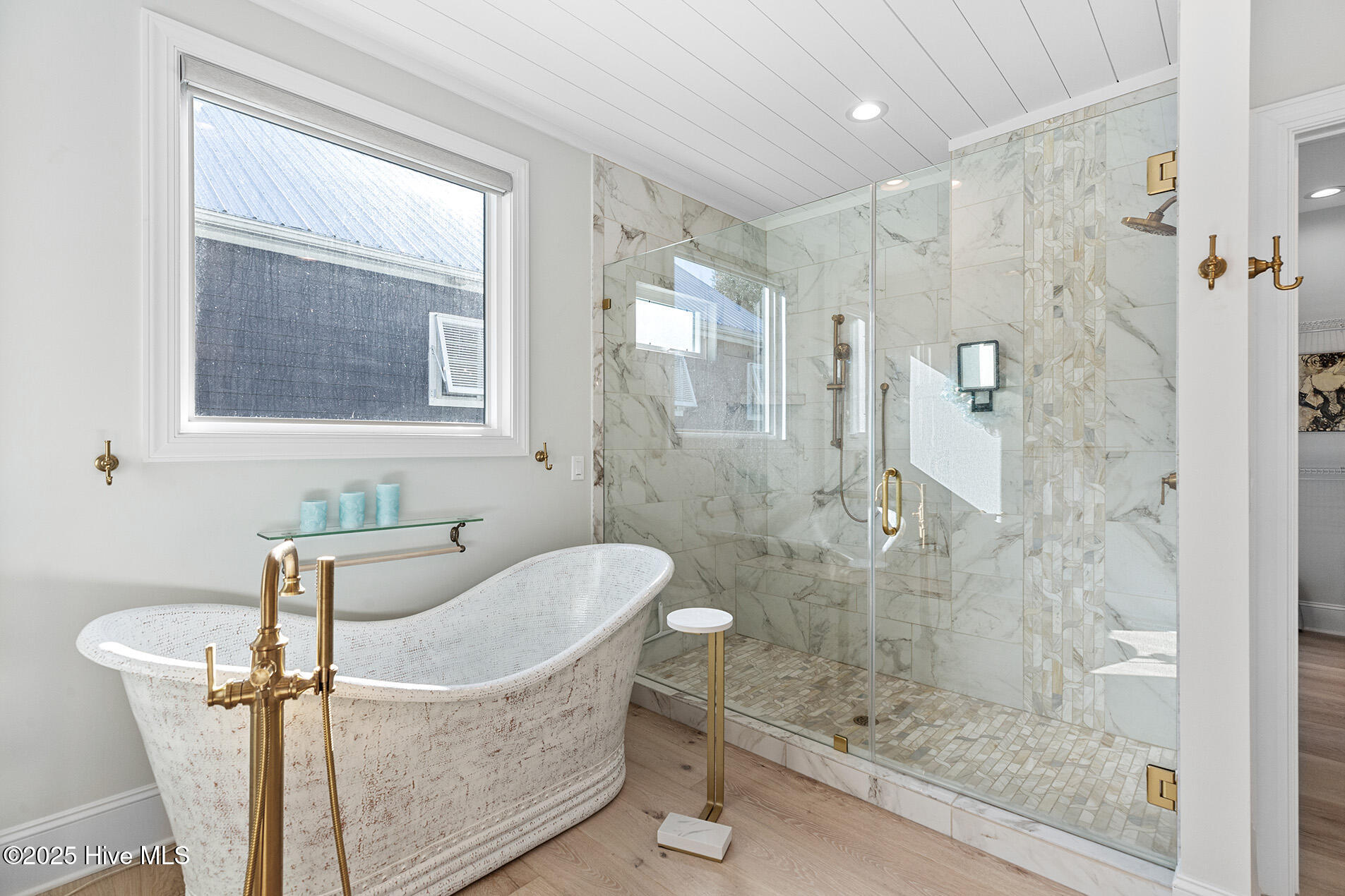 100540813 | Photo 30