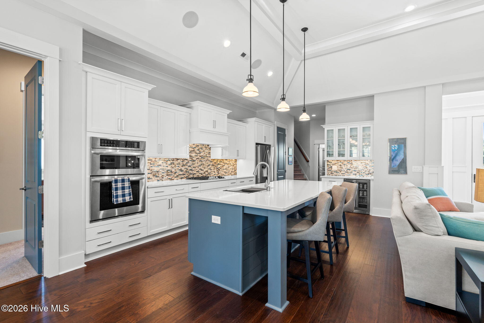 100564943 | Photo 17