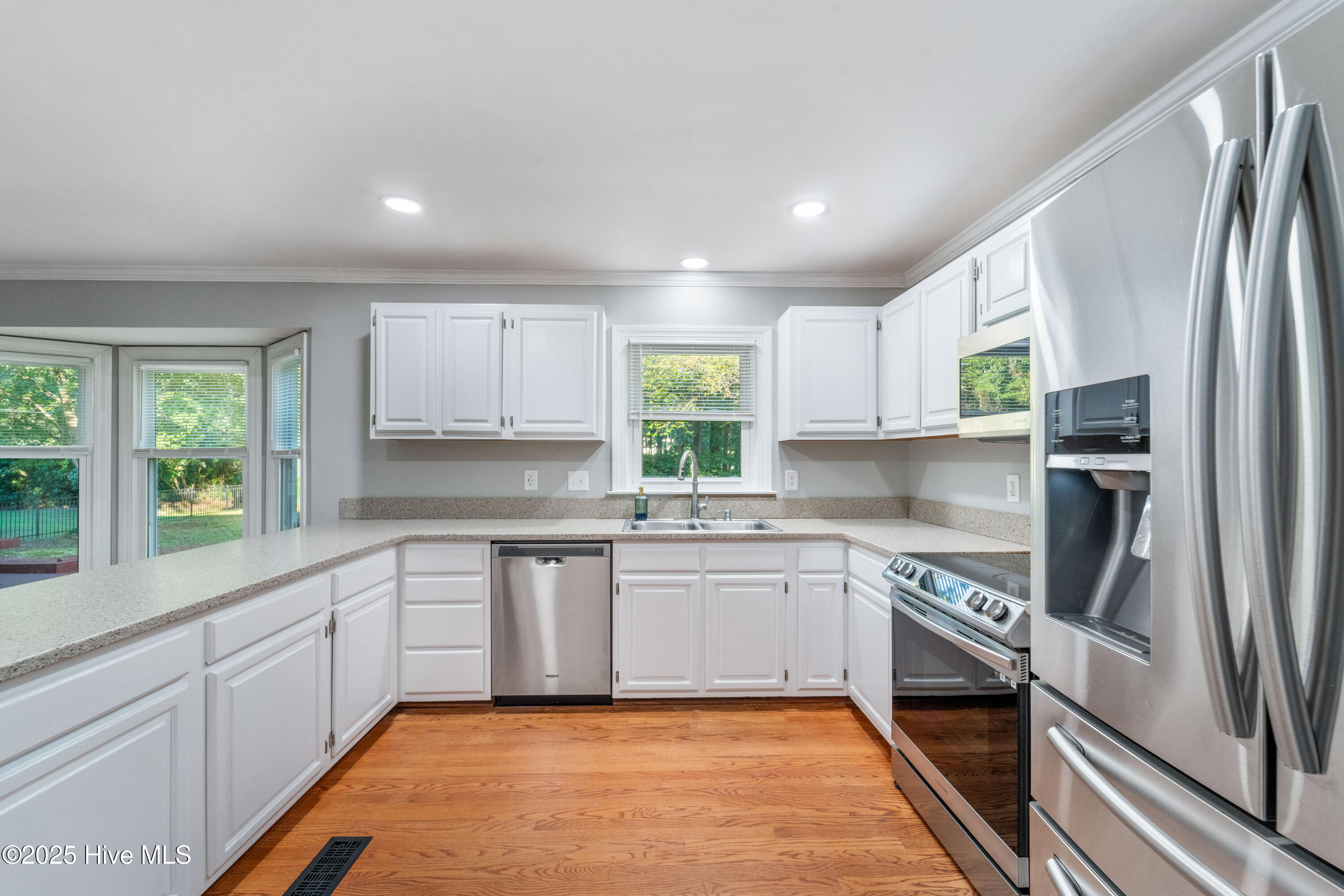 100527968 | Photo 59