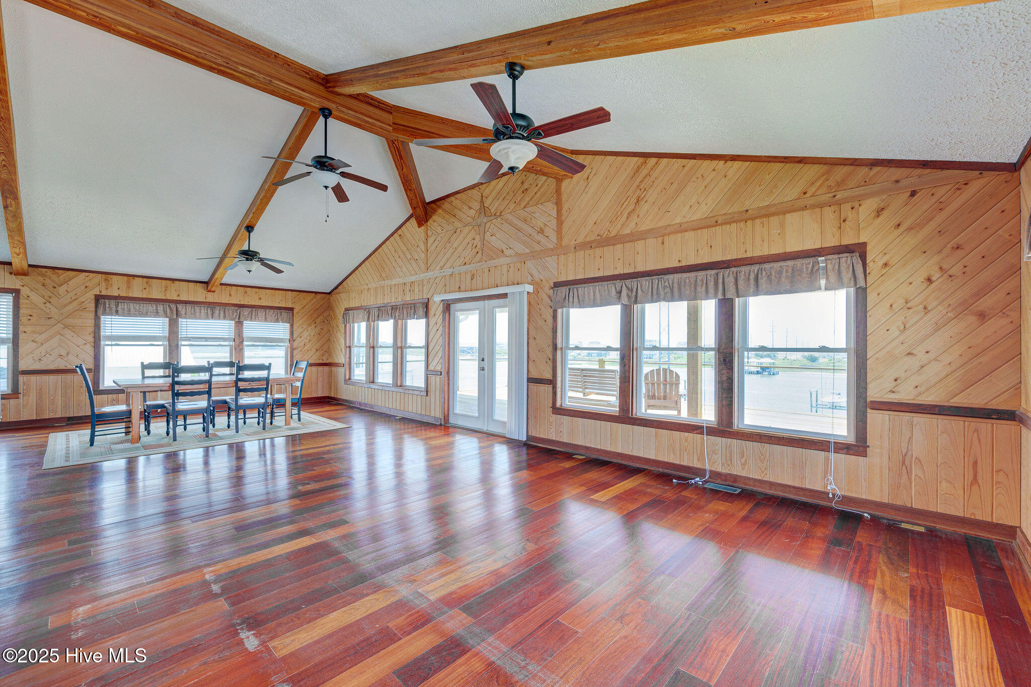 100505826 | Photo 15