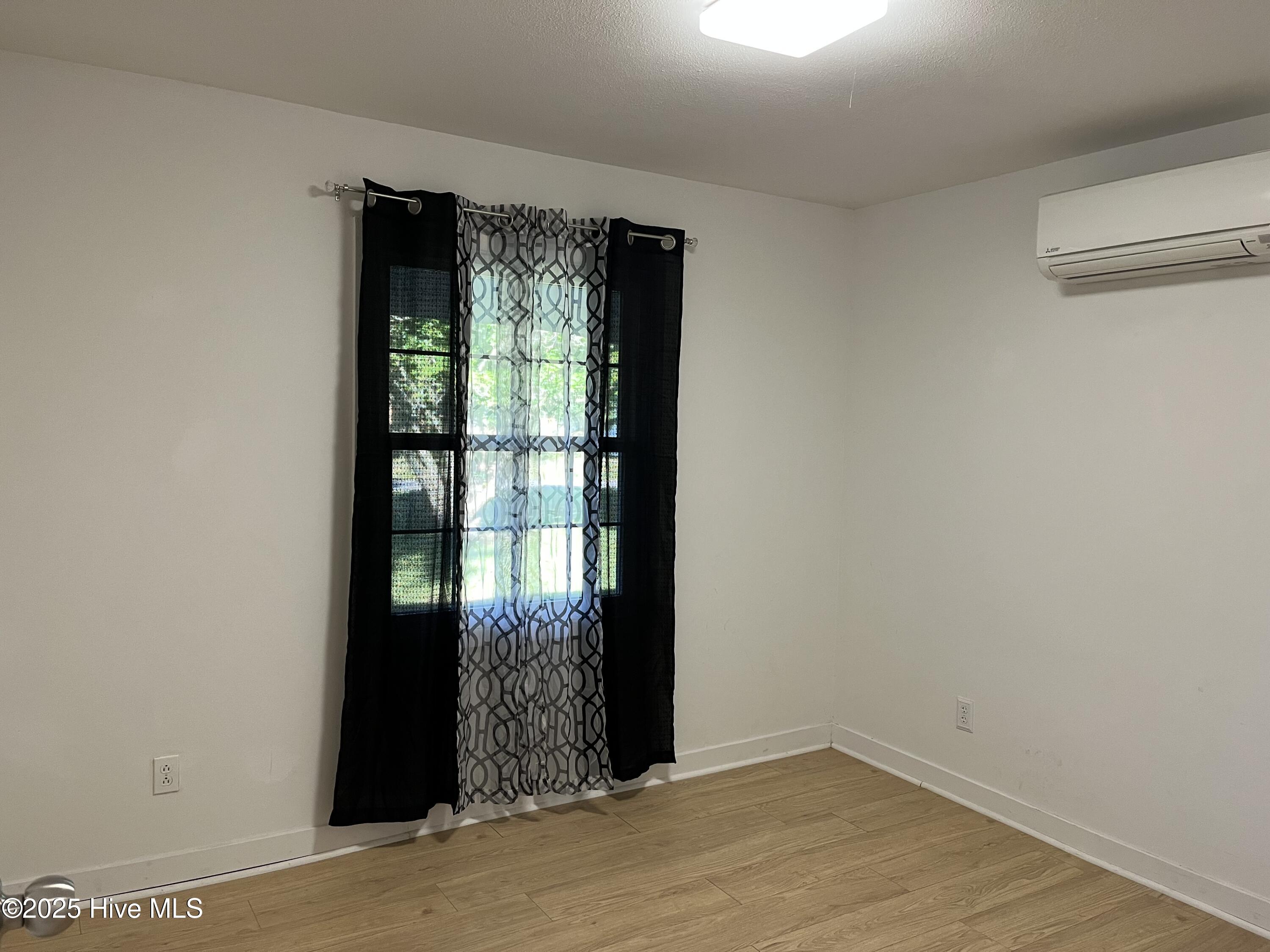 100536383 | Photo 15