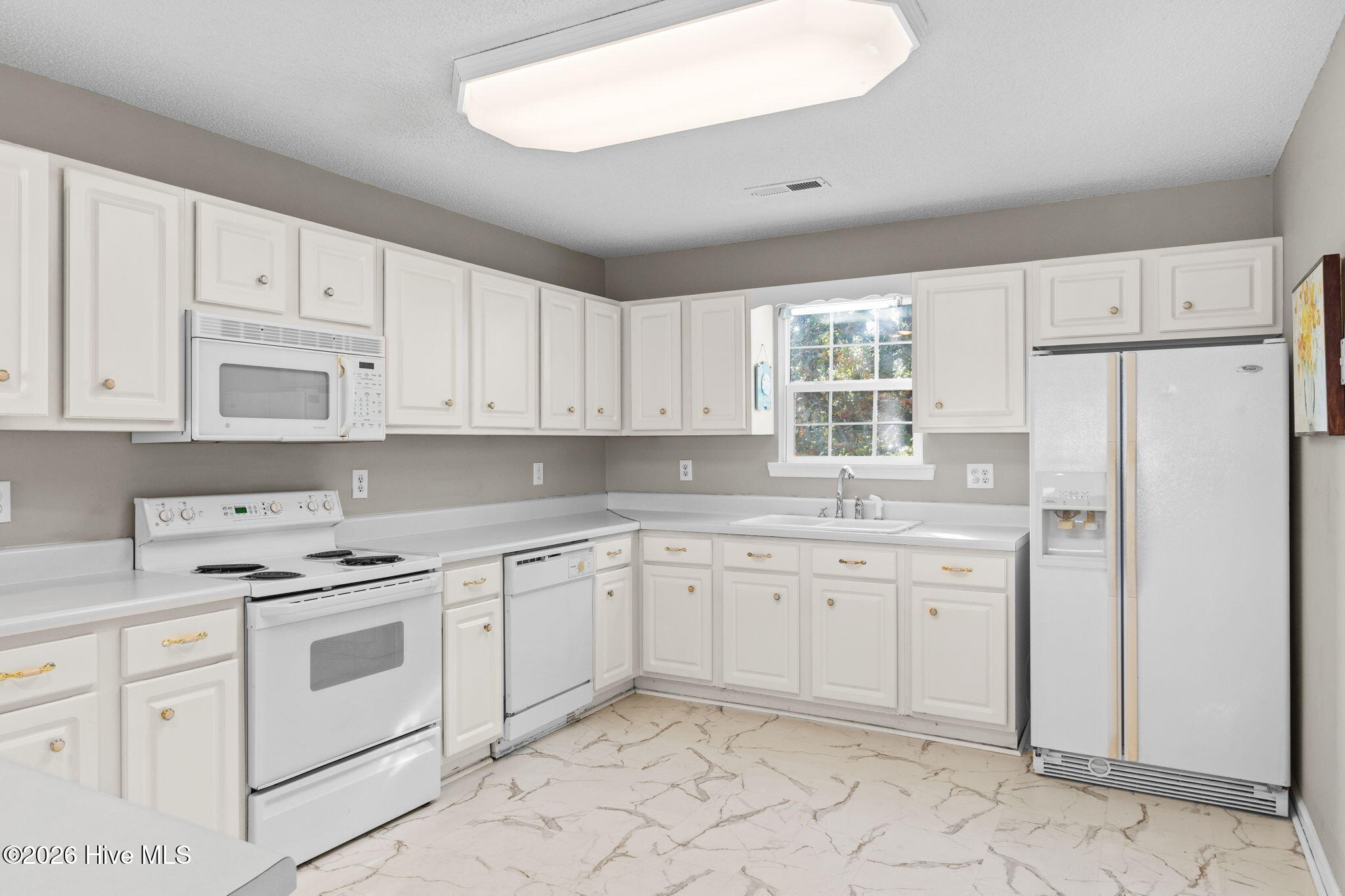 100548074 | Photo 19