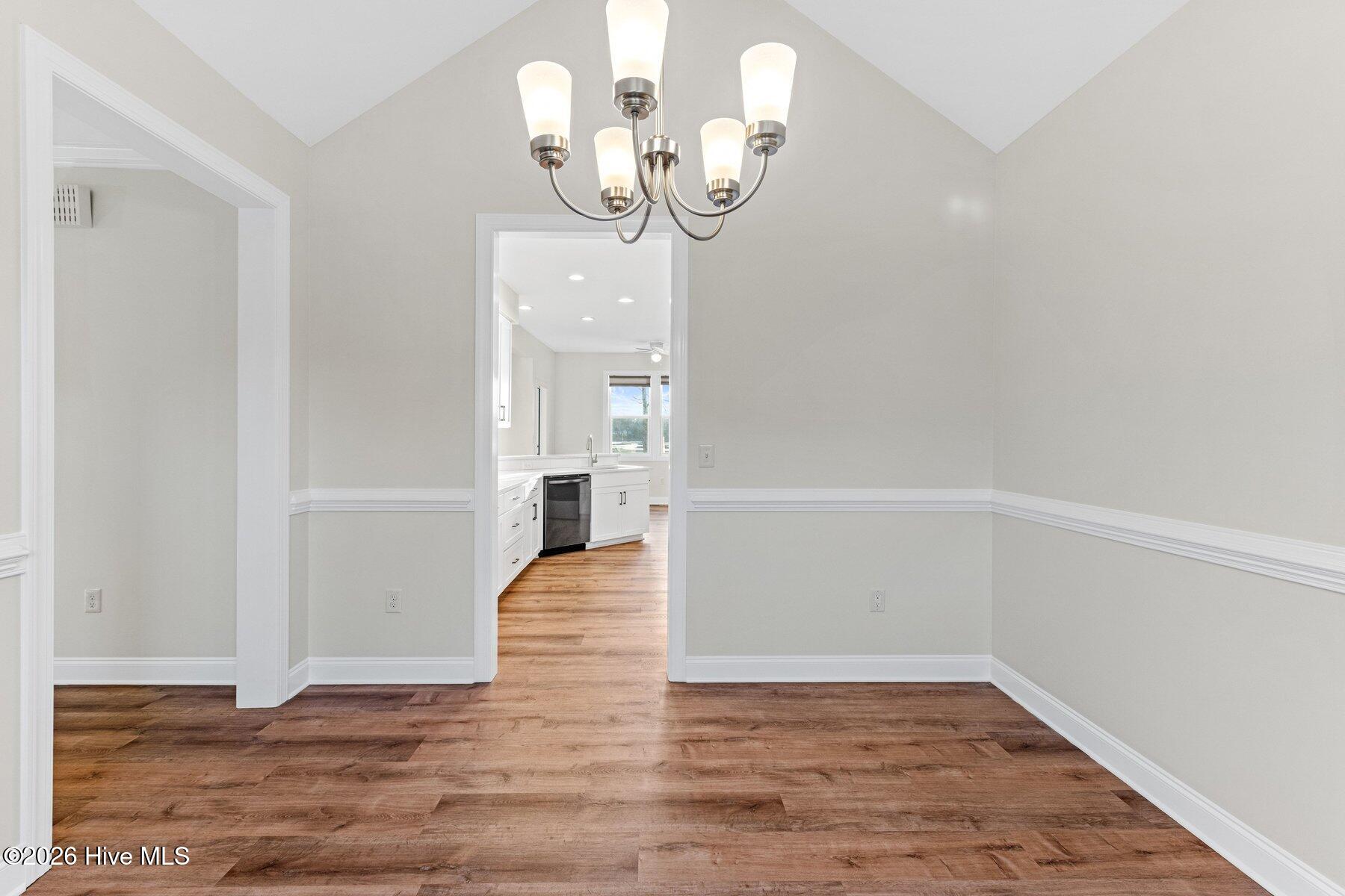 100550718 | Photo 15