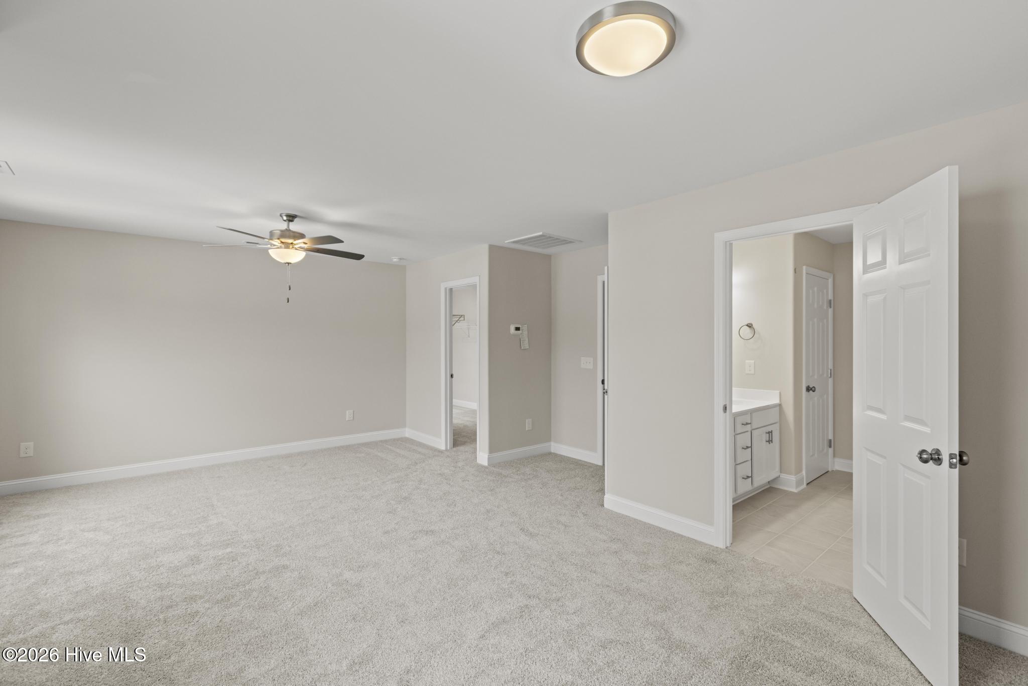 100519461 | Photo 18