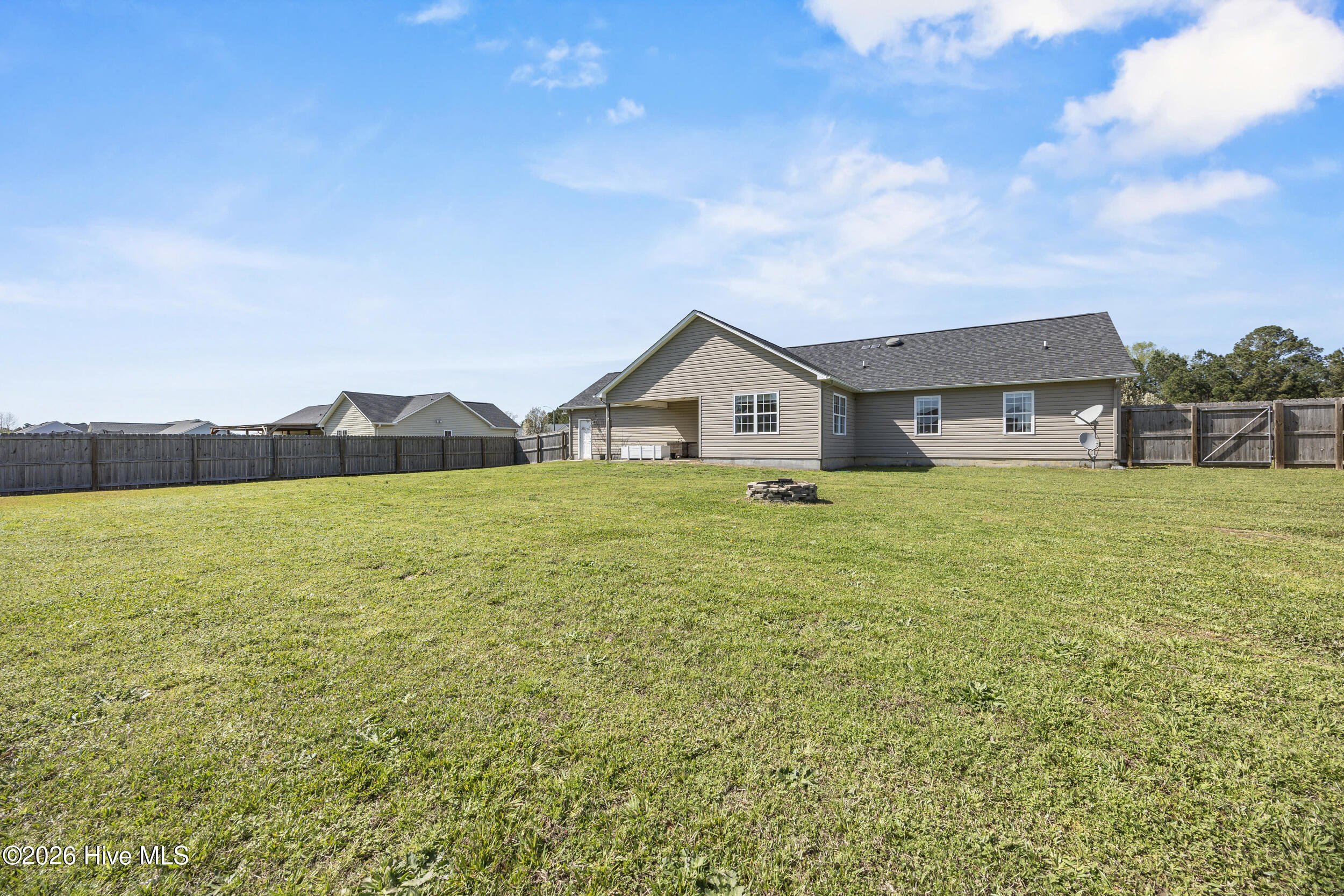 100564039 | Photo 35