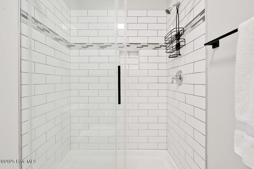 100514190 | Photo 29