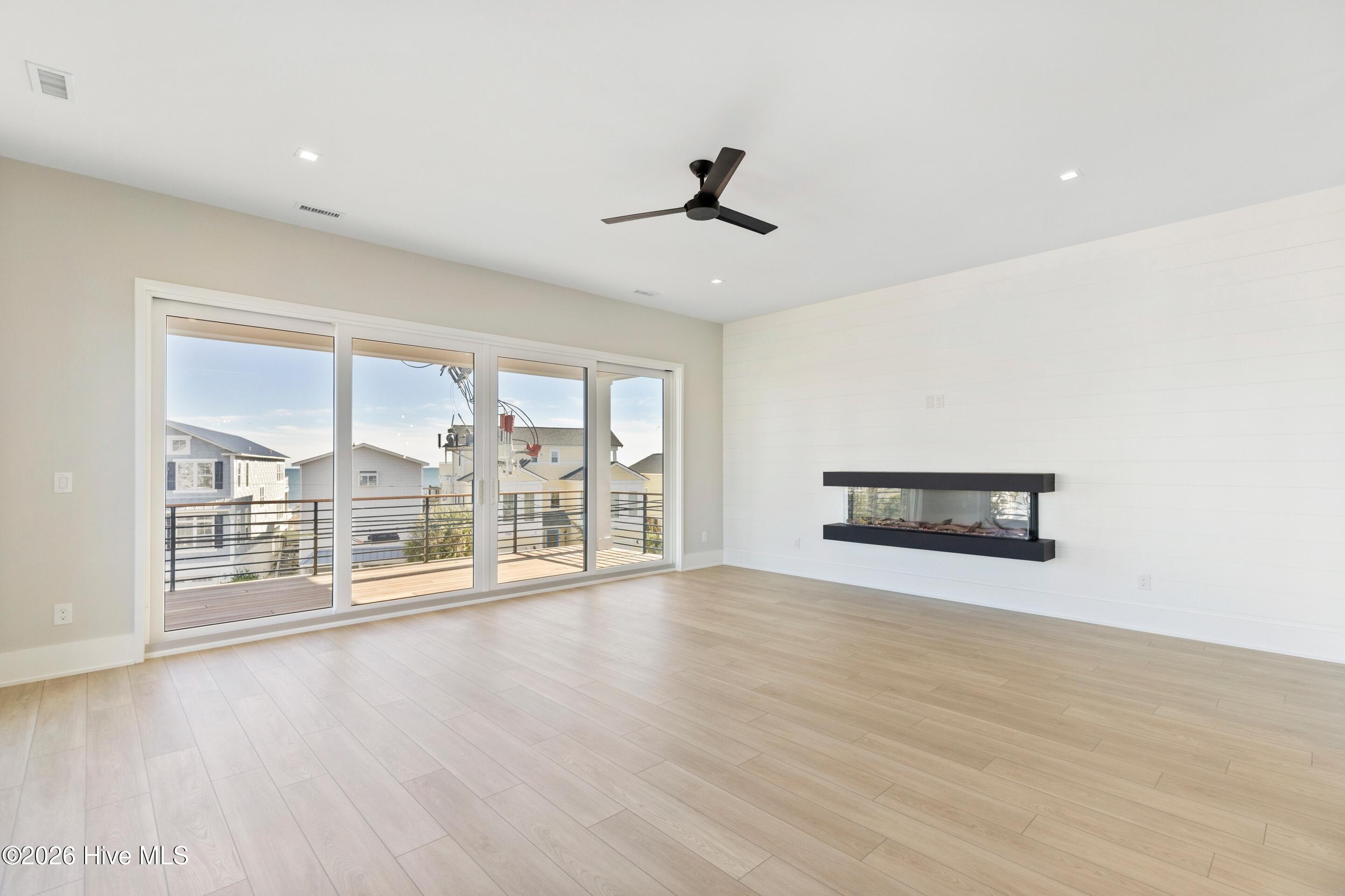 100545146 | Photo 12