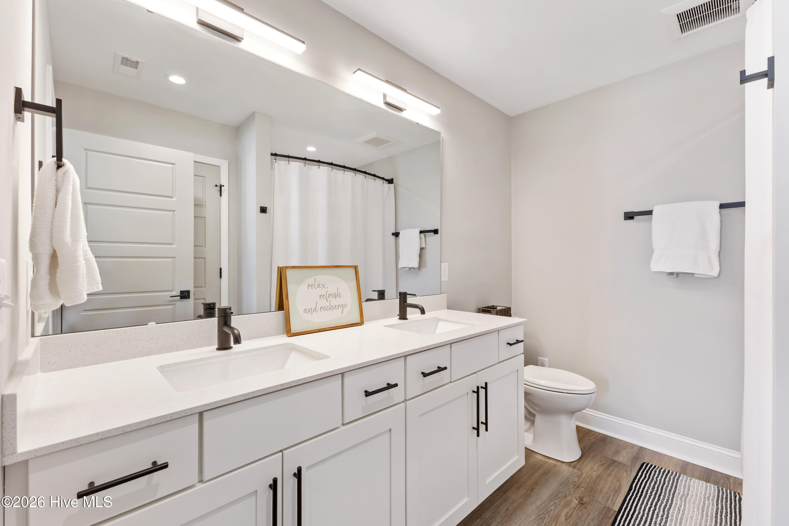 100564828 | Photo 19