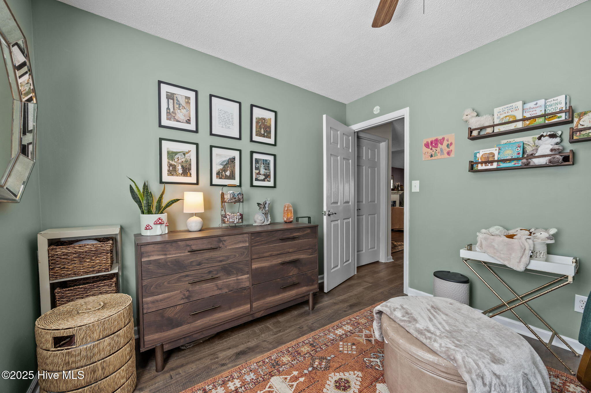 100545928 | Photo 22