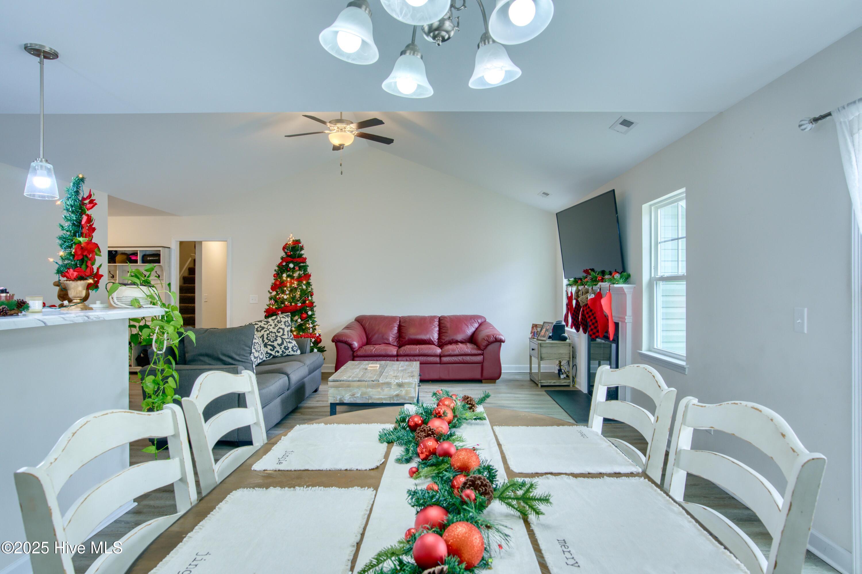 100544768 | Photo 12