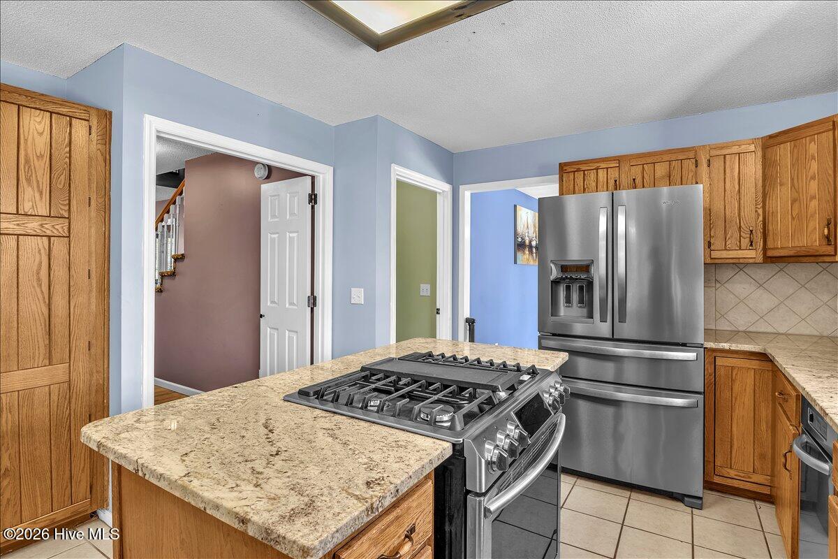 100566130 | Photo 18