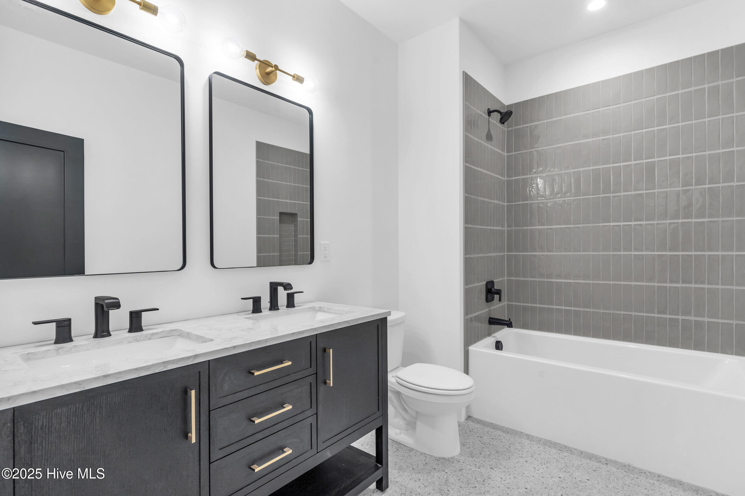 100501521 | Photo 27