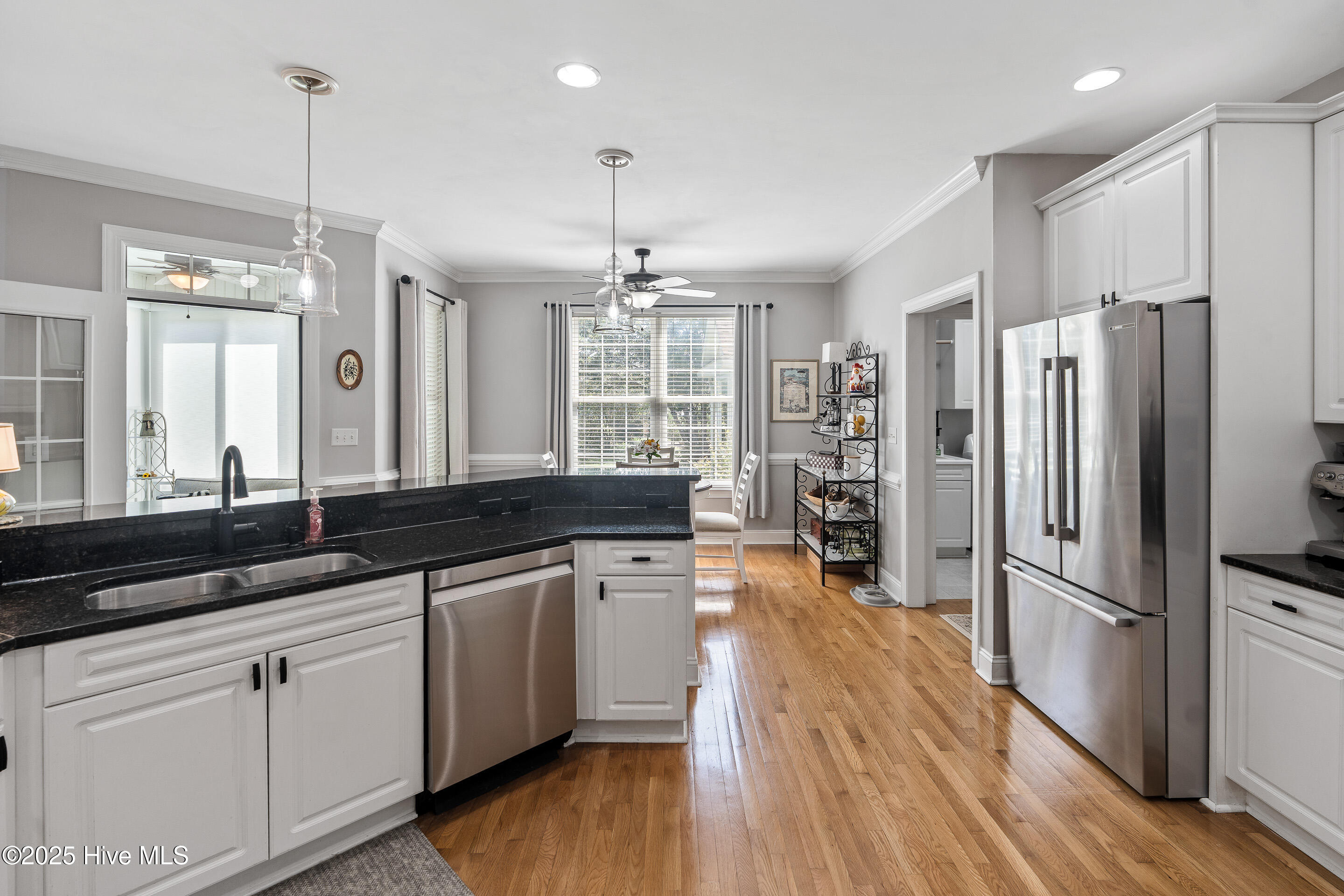 100528274 | Photo 14