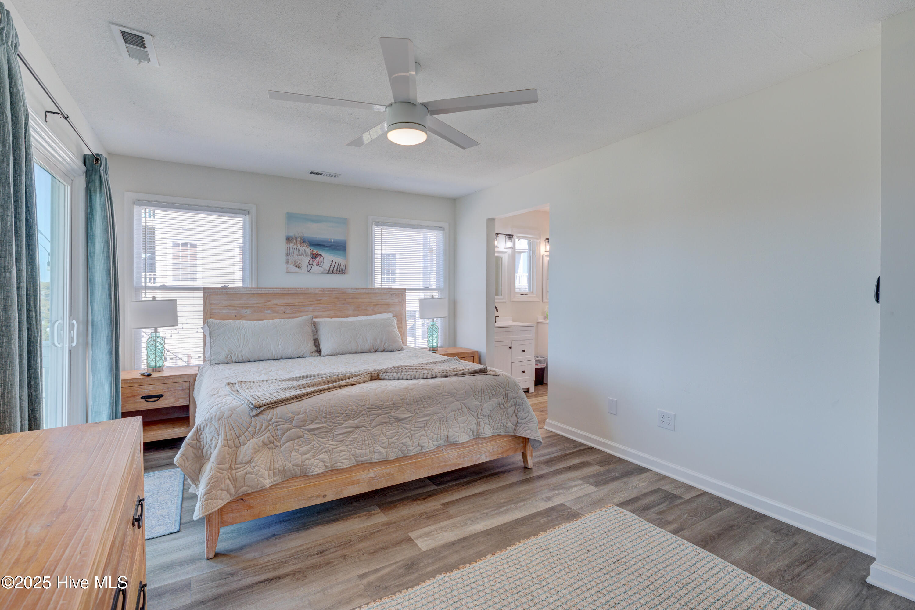 100527842 | Photo 22