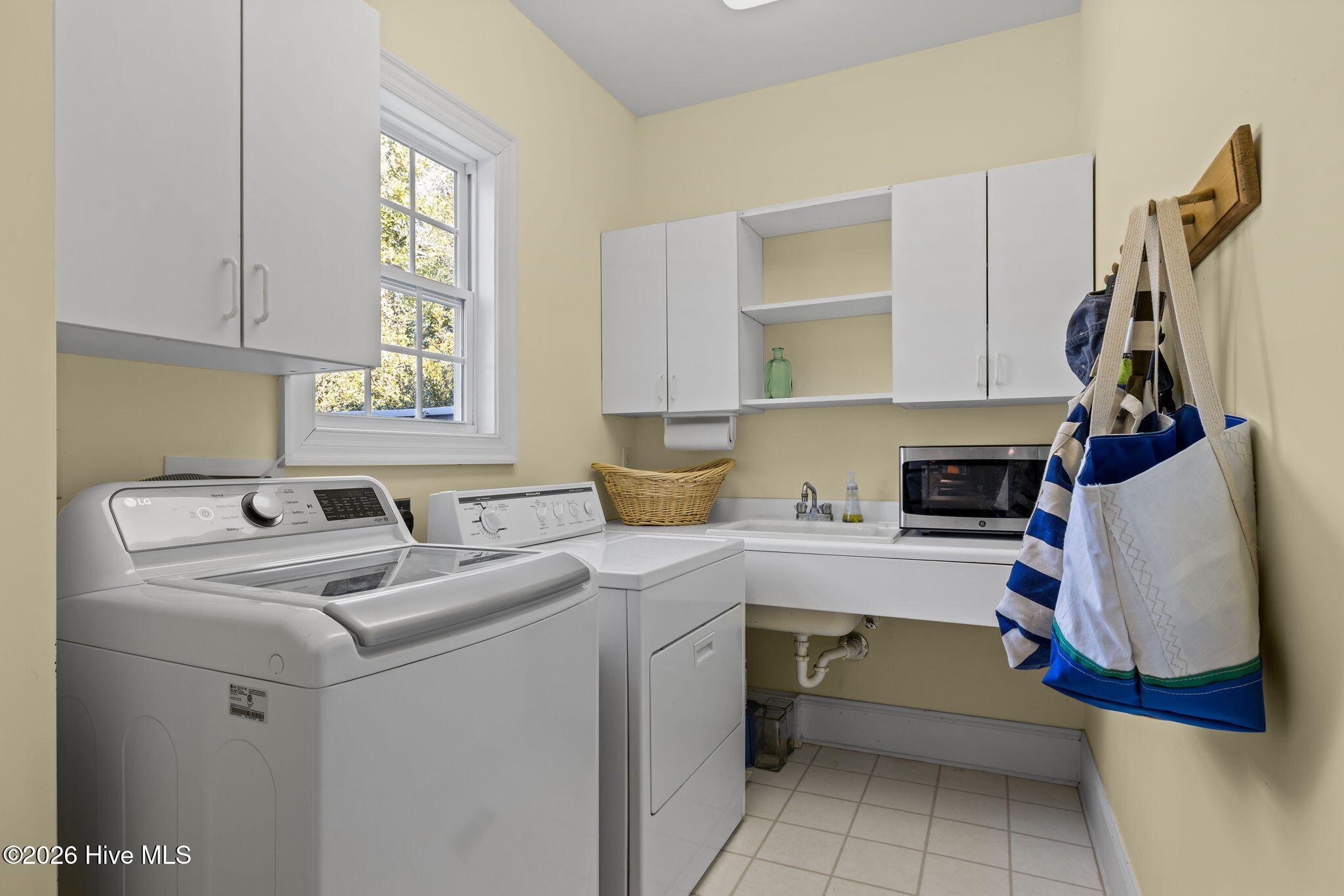 100554382 | Photo 47