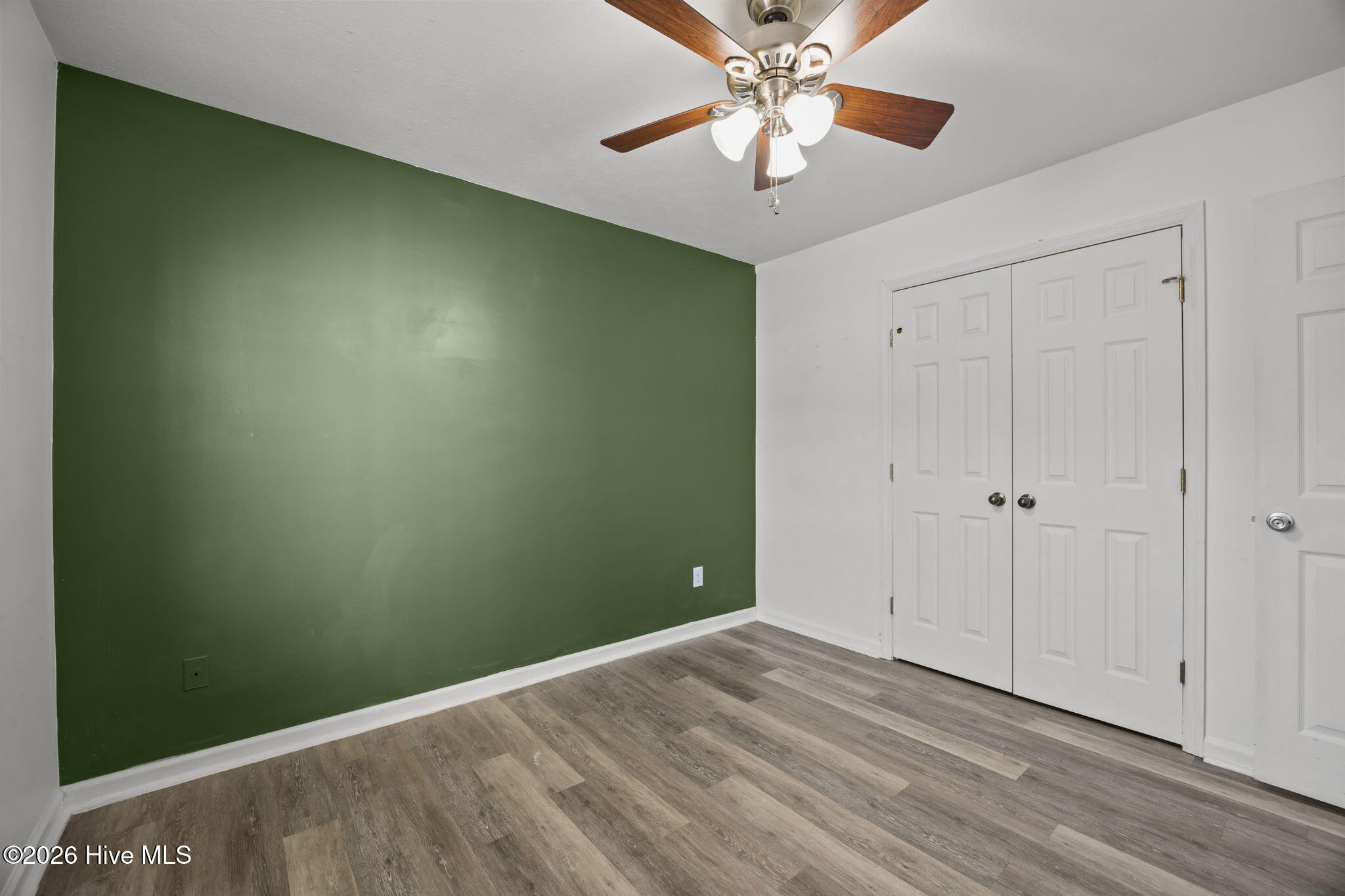 100549843 | Photo 33