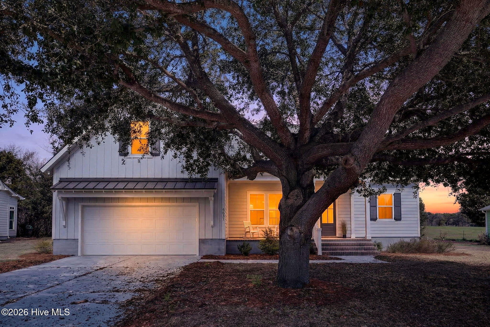 100560917 | Photo 41