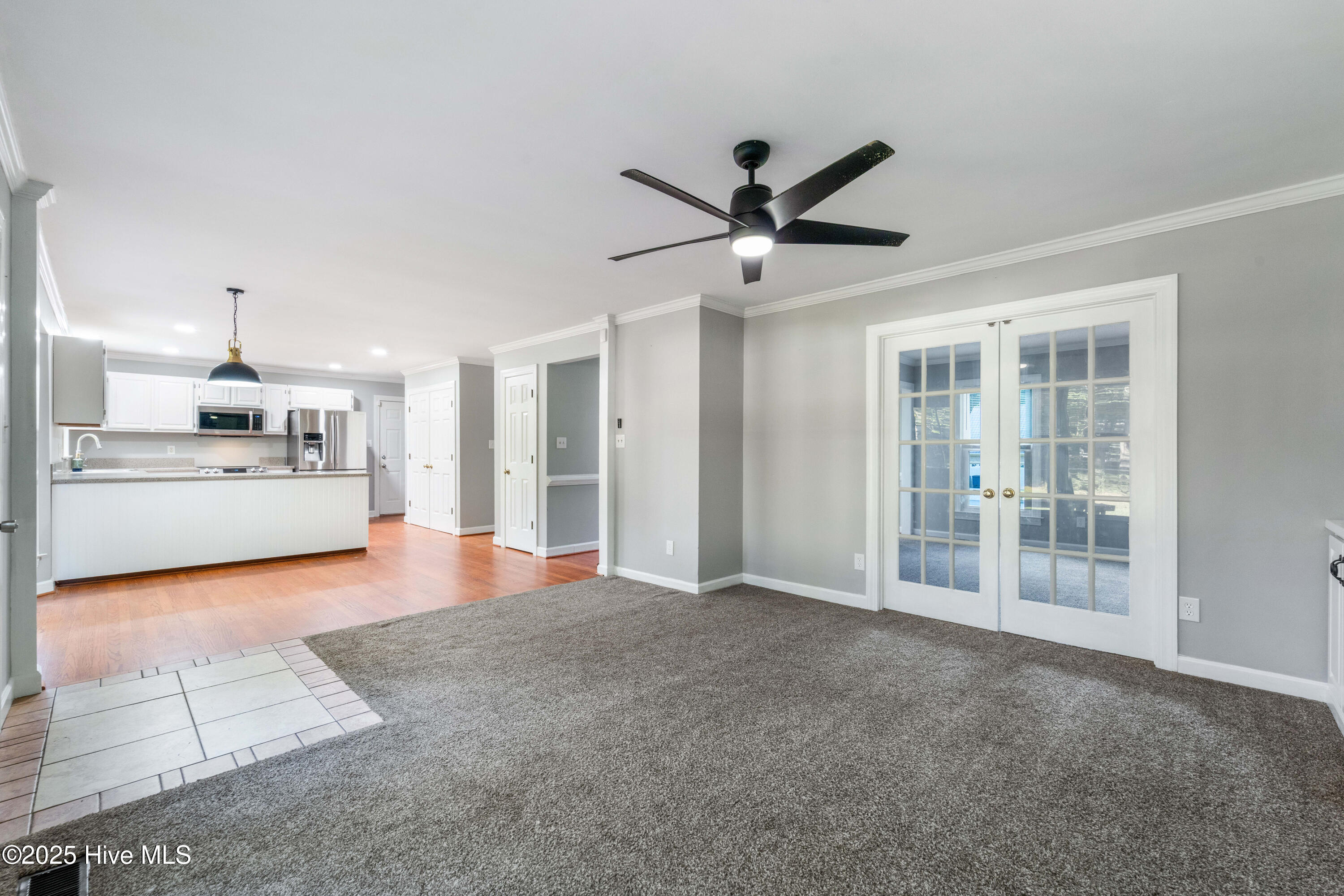 100527968 | Photo 45