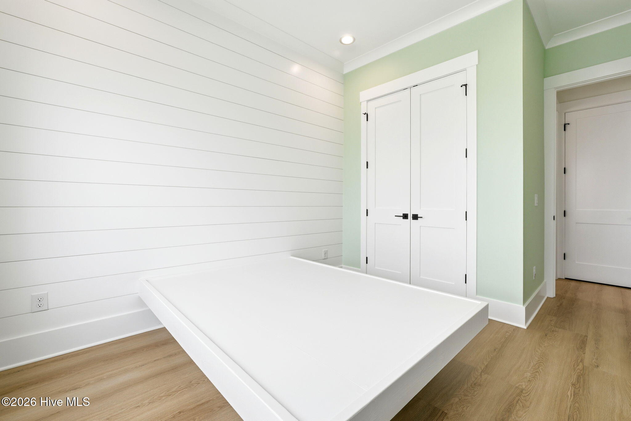 100564947 | Photo 24