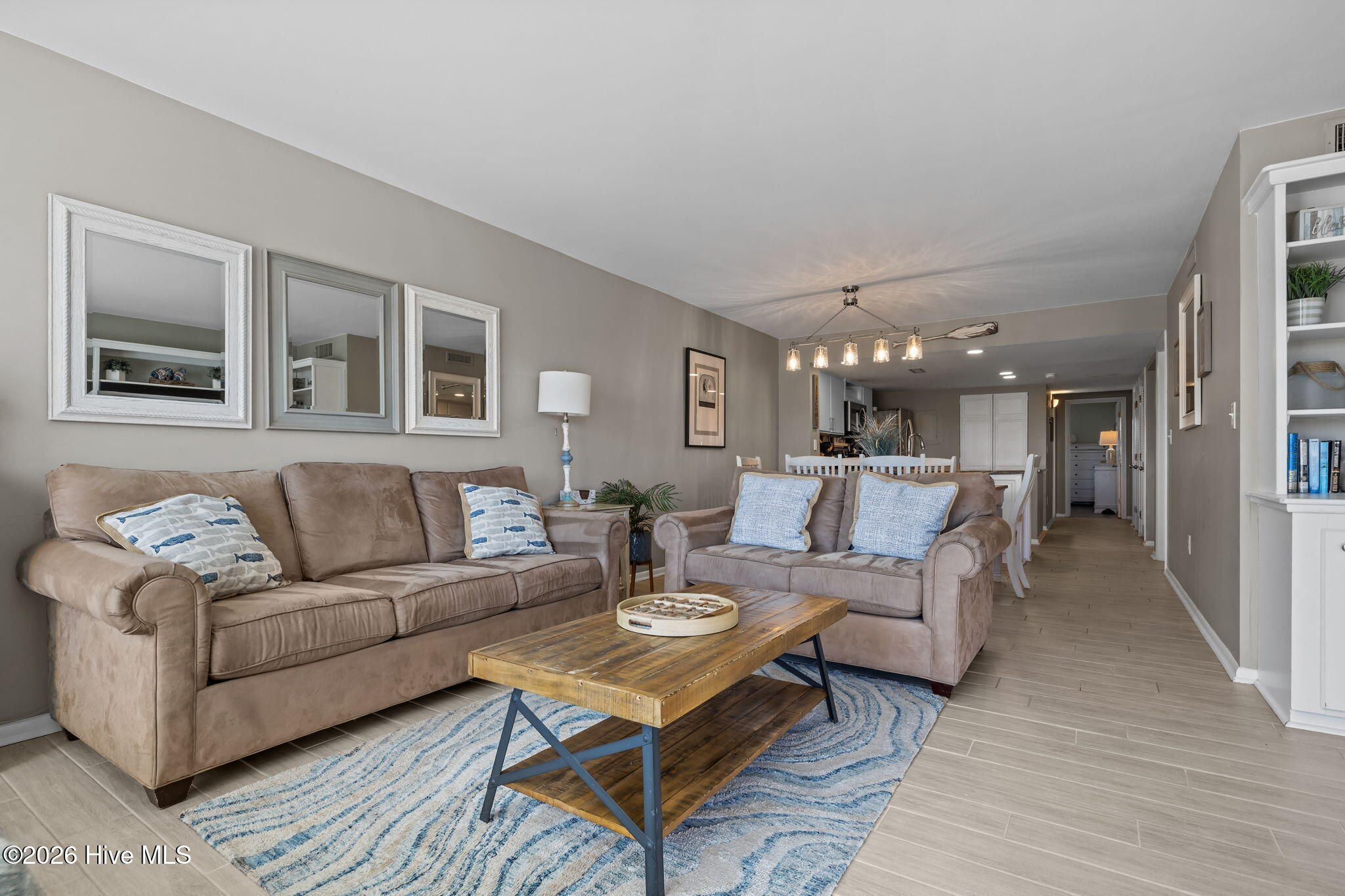 100551765 | Photo 14