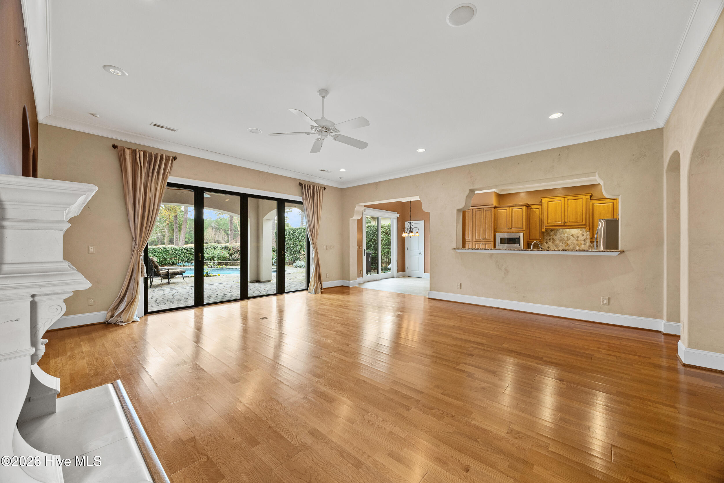 100547162 | Photo 13