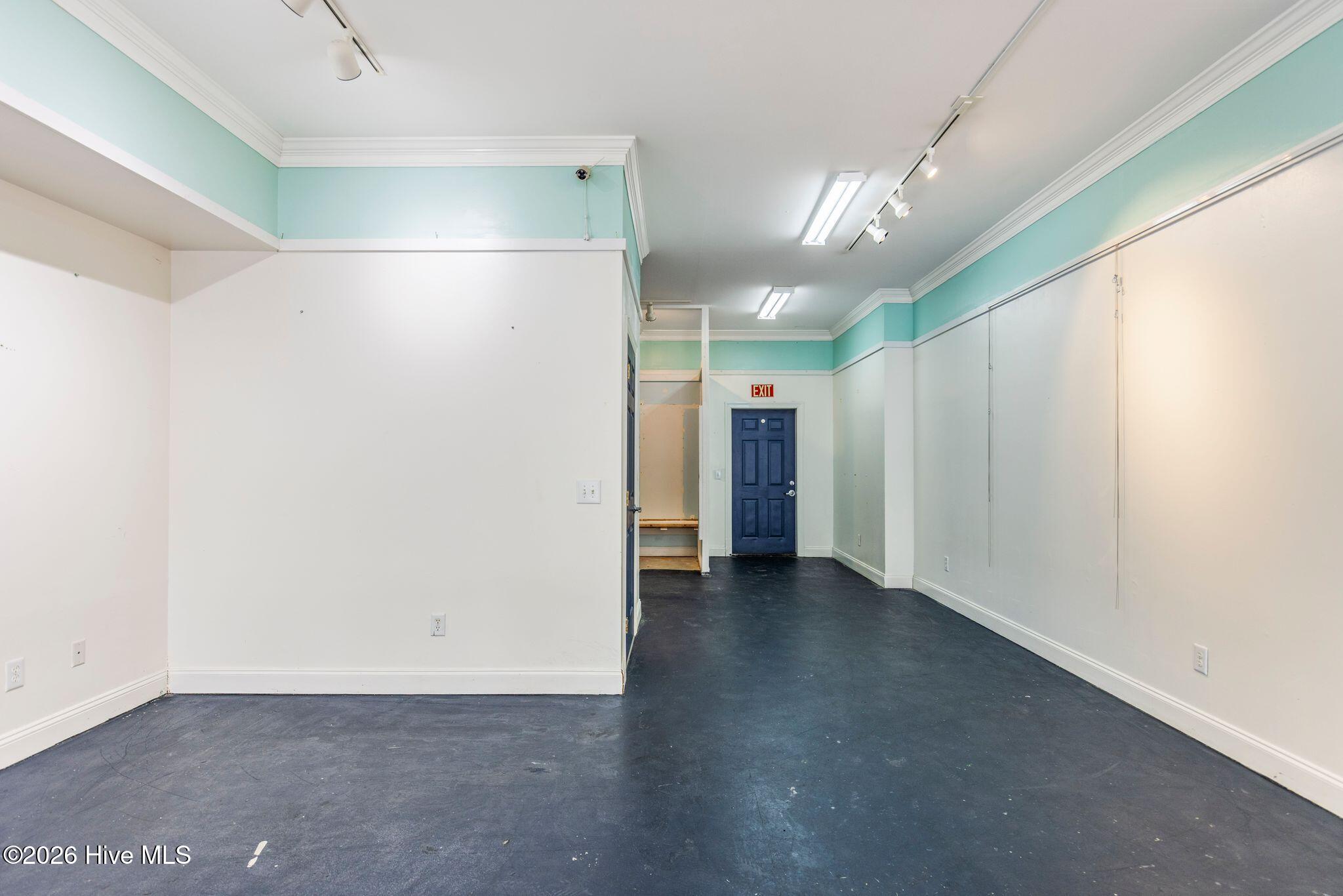 100550657 | Photo 13