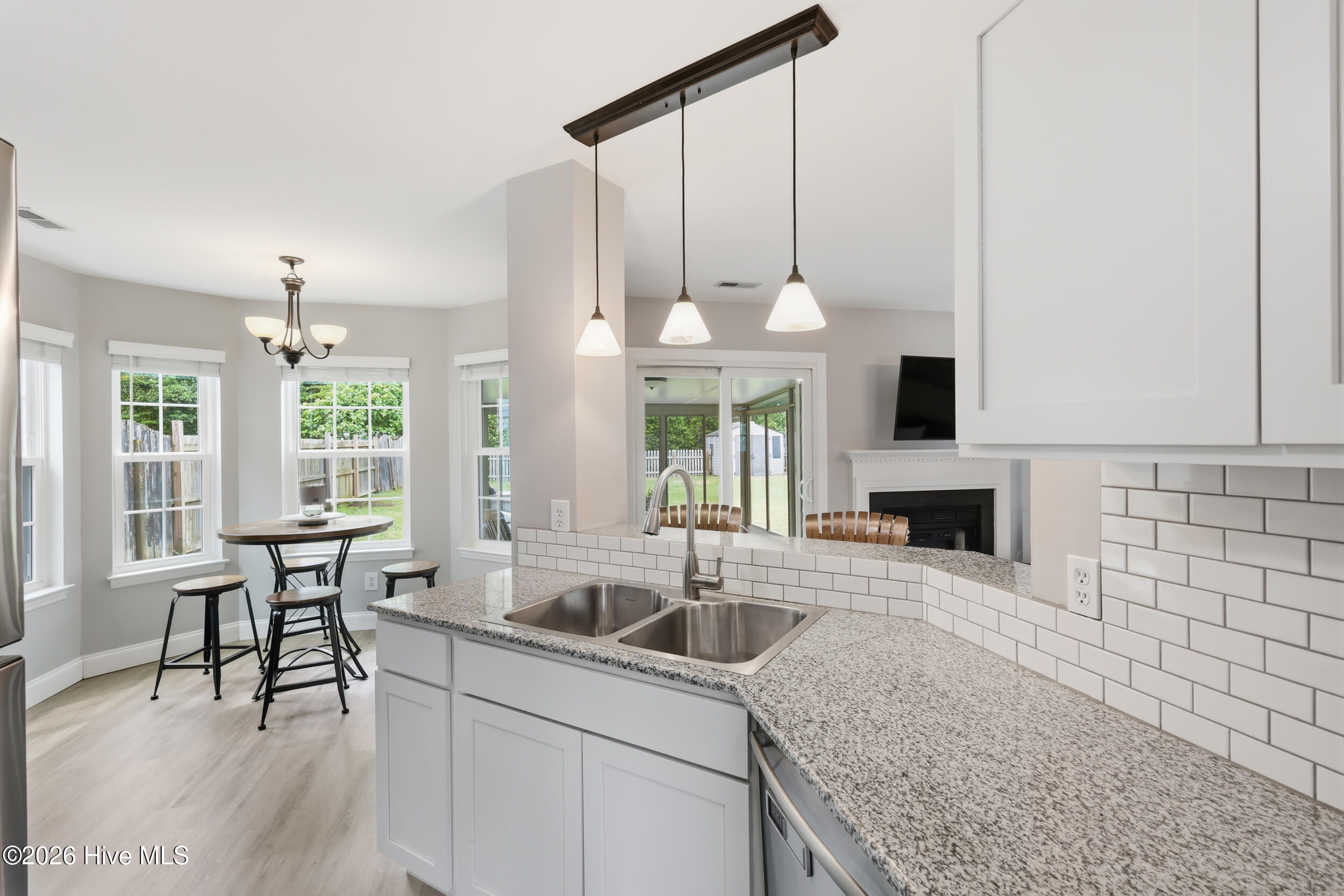 100565857 | Photo 16