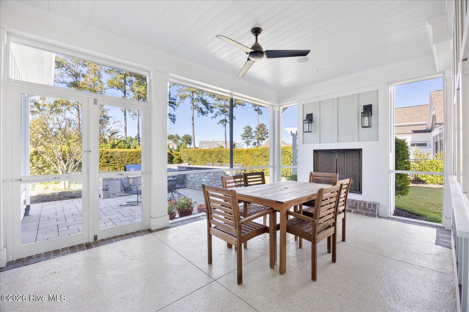 100550299 | Photo 29