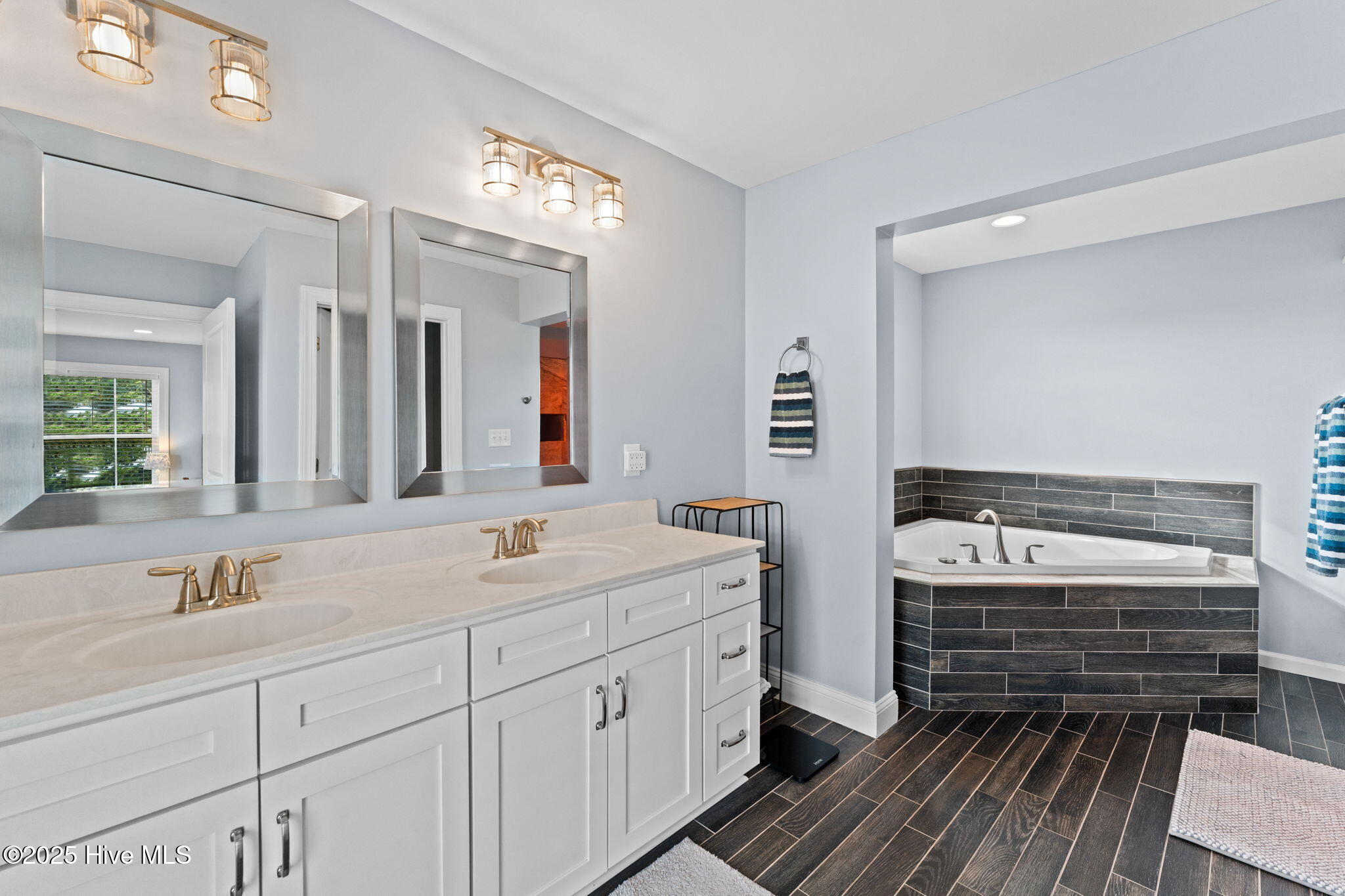 100532717 | Photo 39