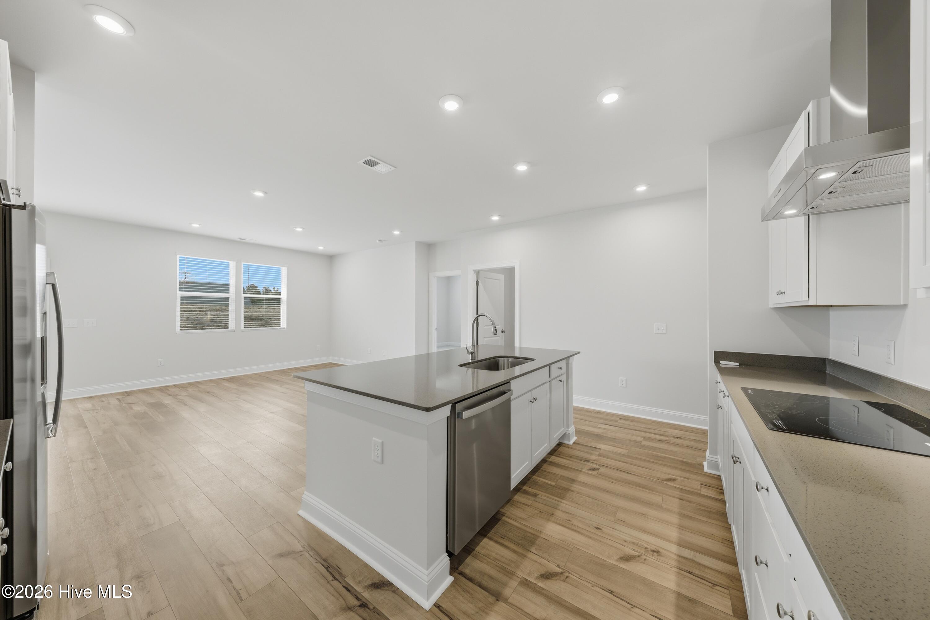 100563139 | Photo 24