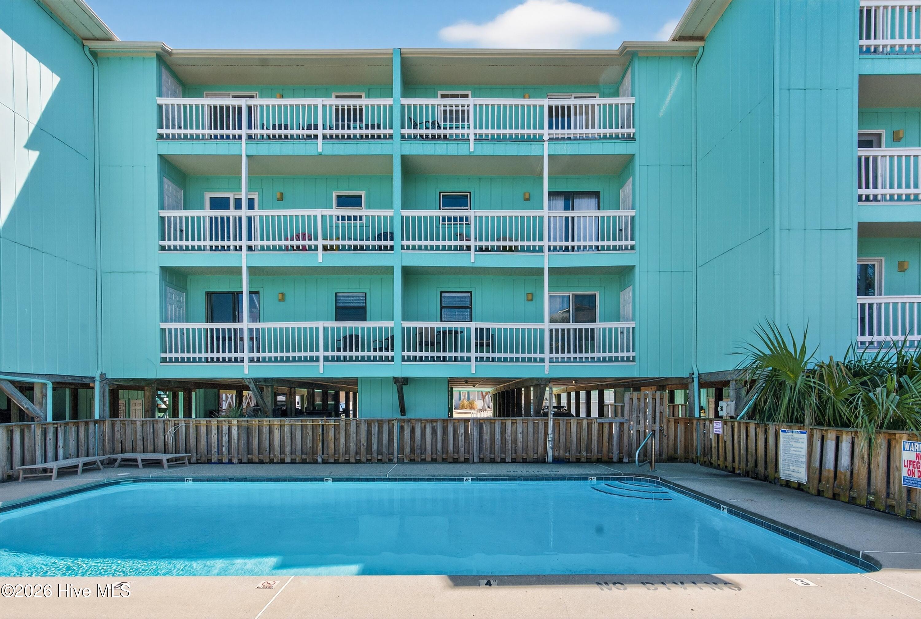 100563490 | Photo 13