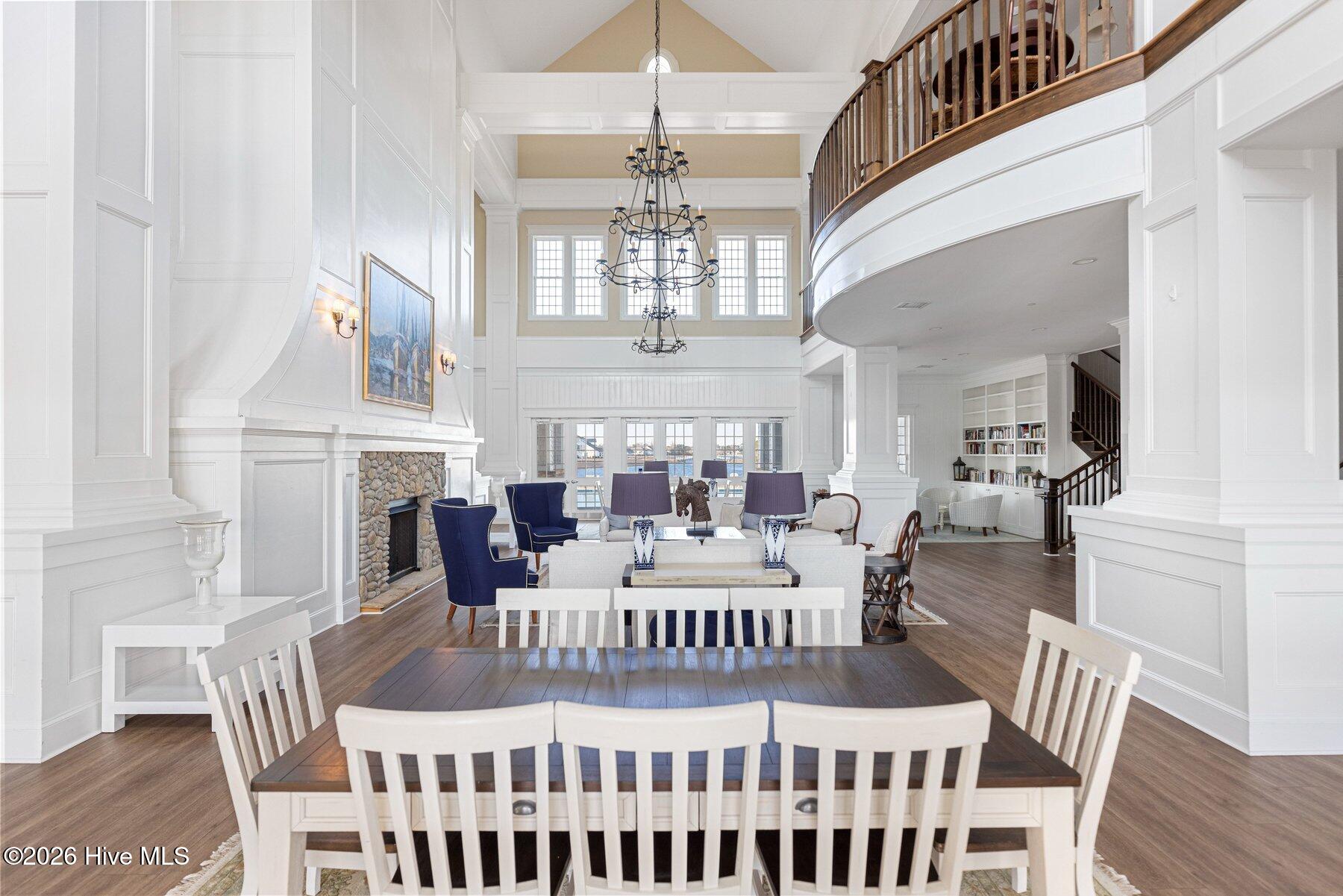 100558879 | Photo 71