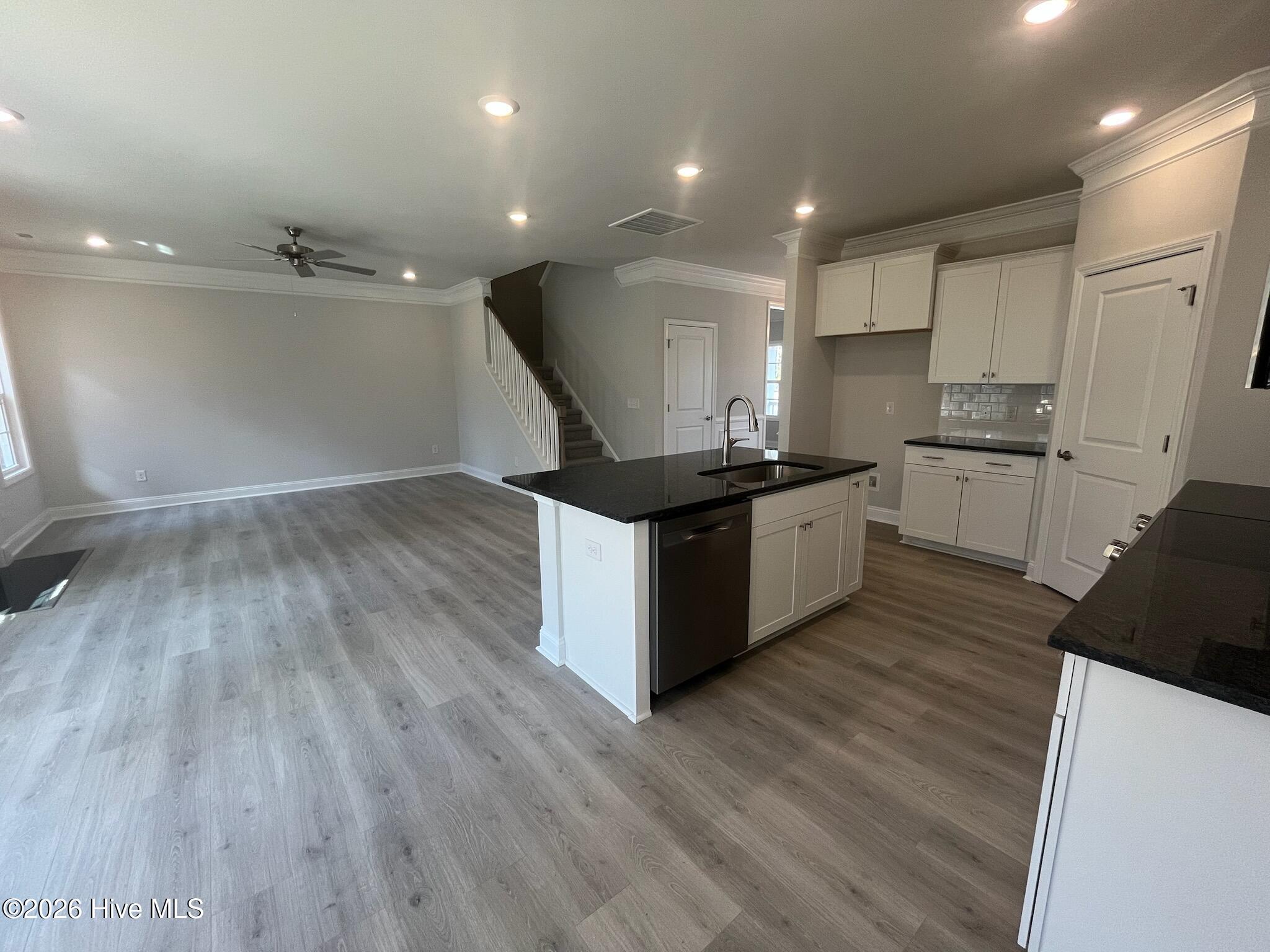 100558864 | Photo 21