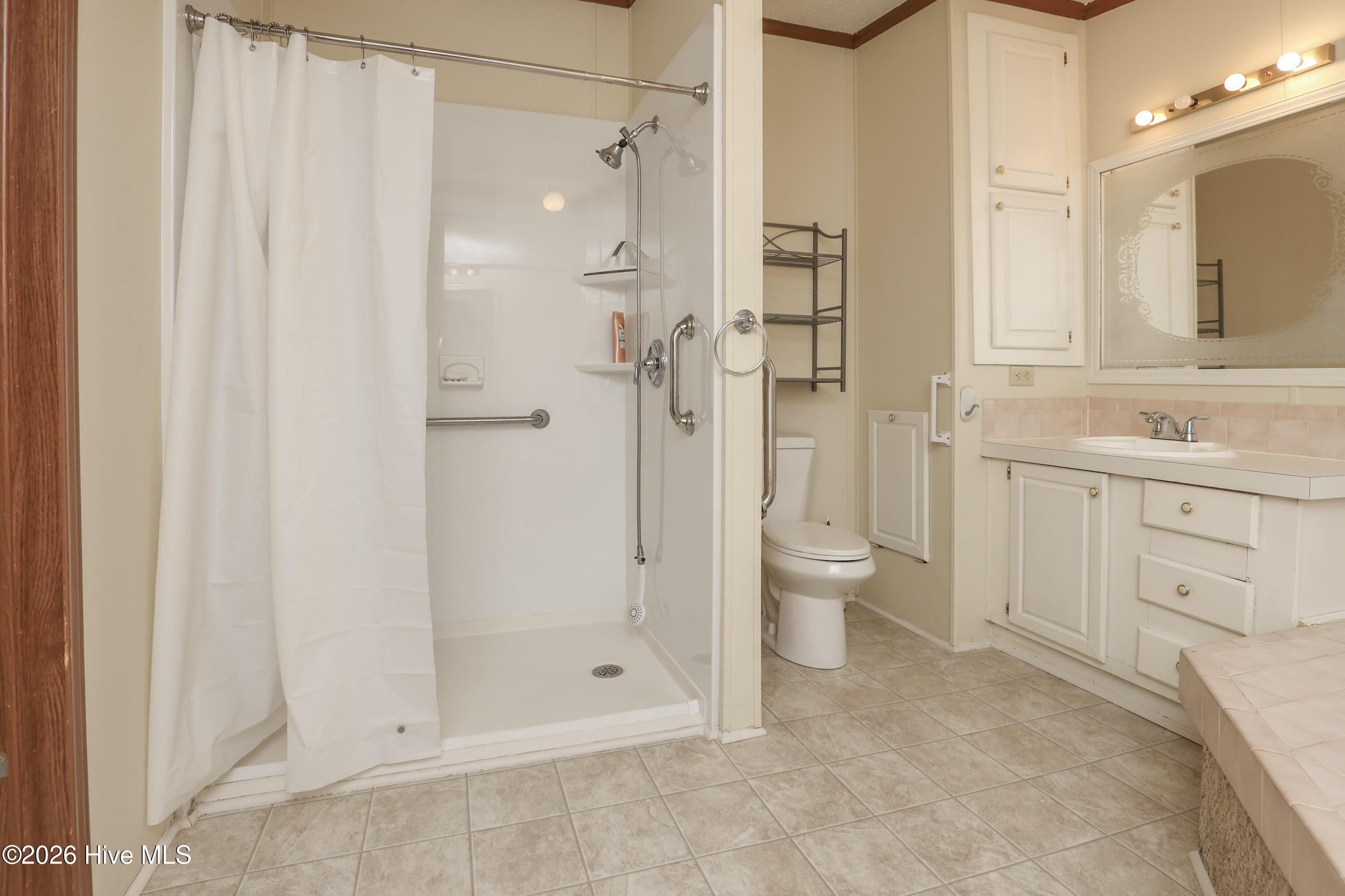 100548874 | Photo 35