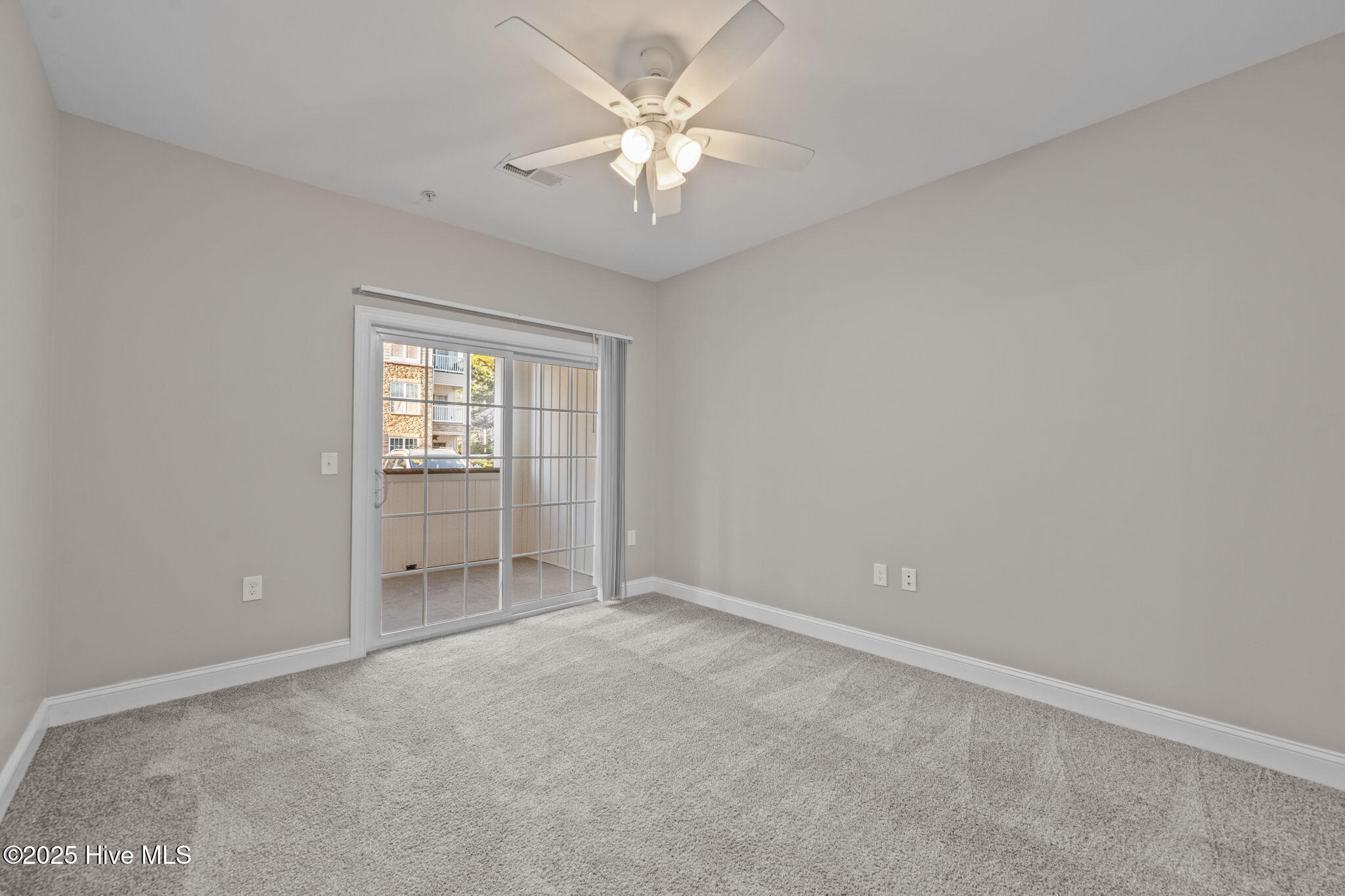 100542500 | Photo 11